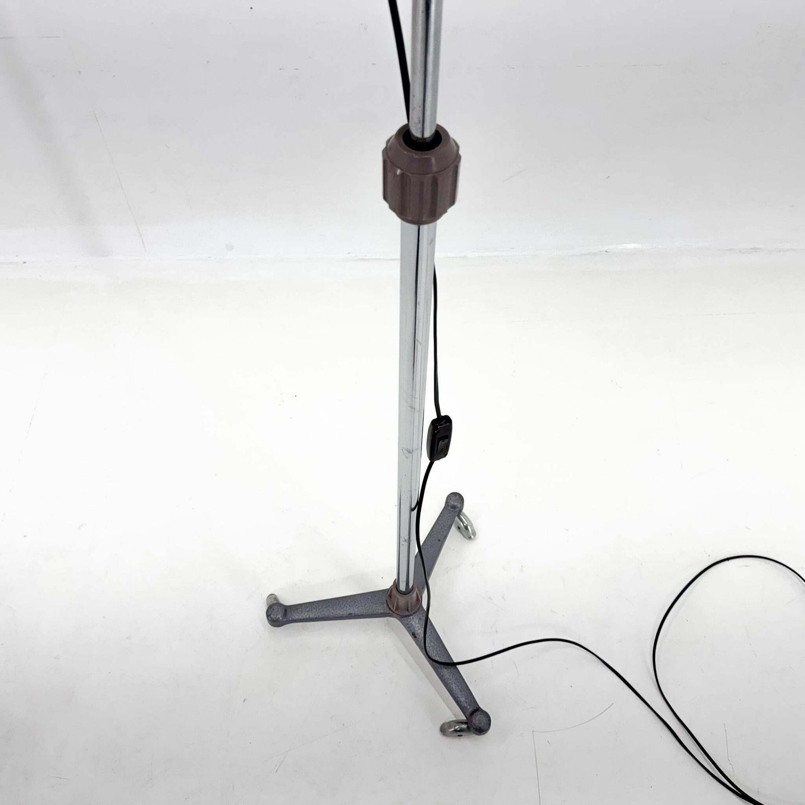 photo furniture Mid Century Adjustable Italian Cinema Floor Lamp, 1950s 1960s