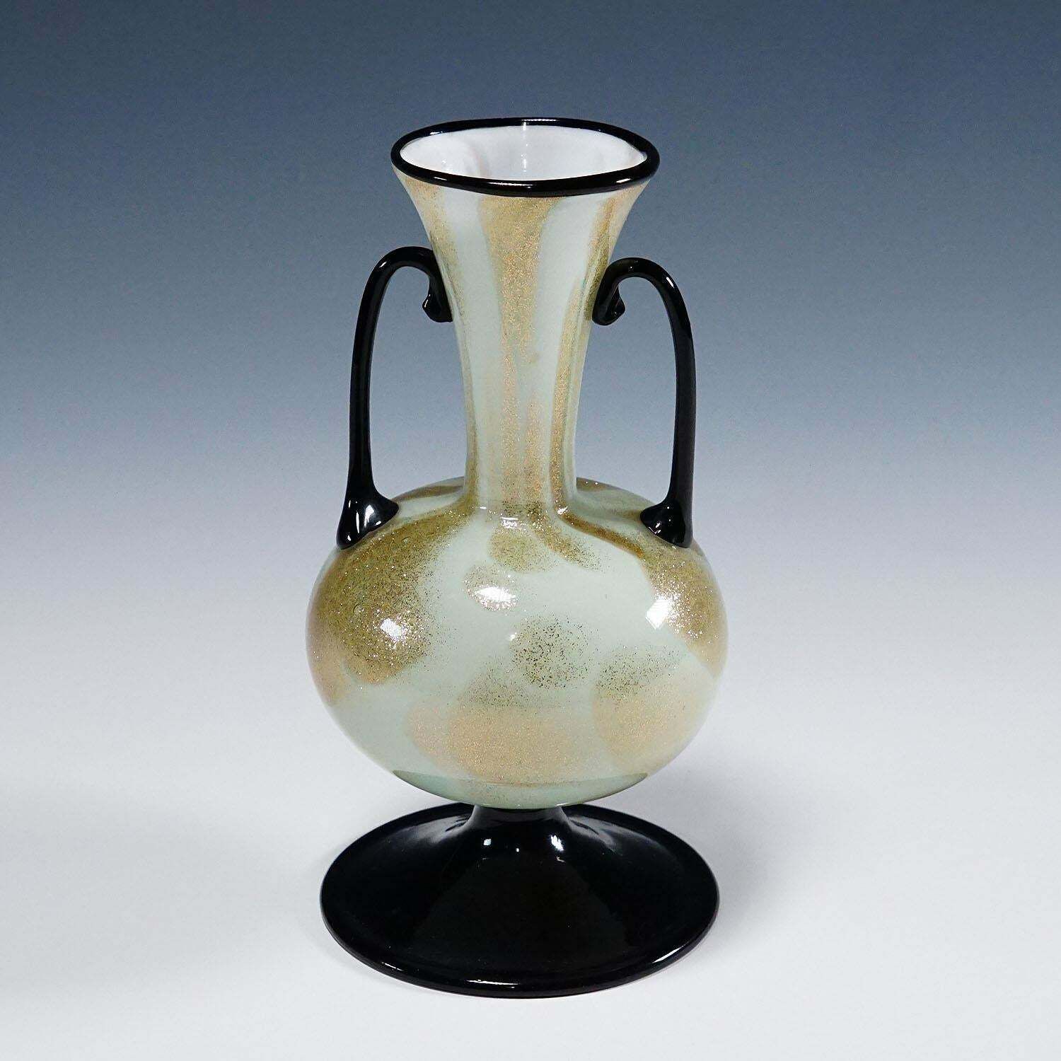 Een Soffiato Glazen Vaas Met Avonturien, Toegeschreven Aan Fratelli Toso, Murano Ca. Jaren 1930 photo for sale