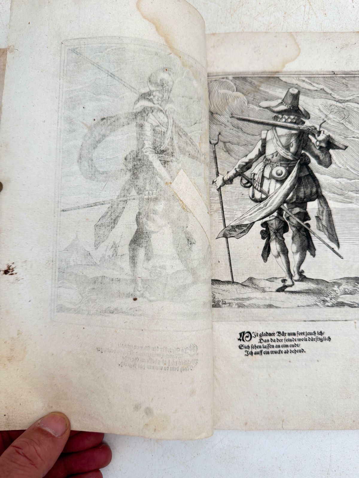 photo vintage Old Original Engraving With Soldiers Characters Dutch 17th Century Set Of 12