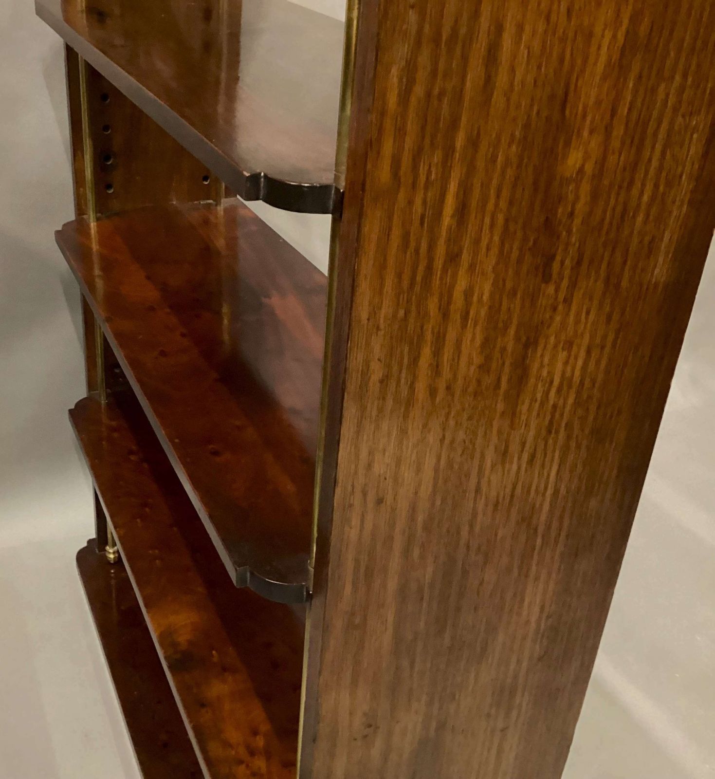 photo vintage Good Regency Mahogany And Brass Hanging Wall Shelves