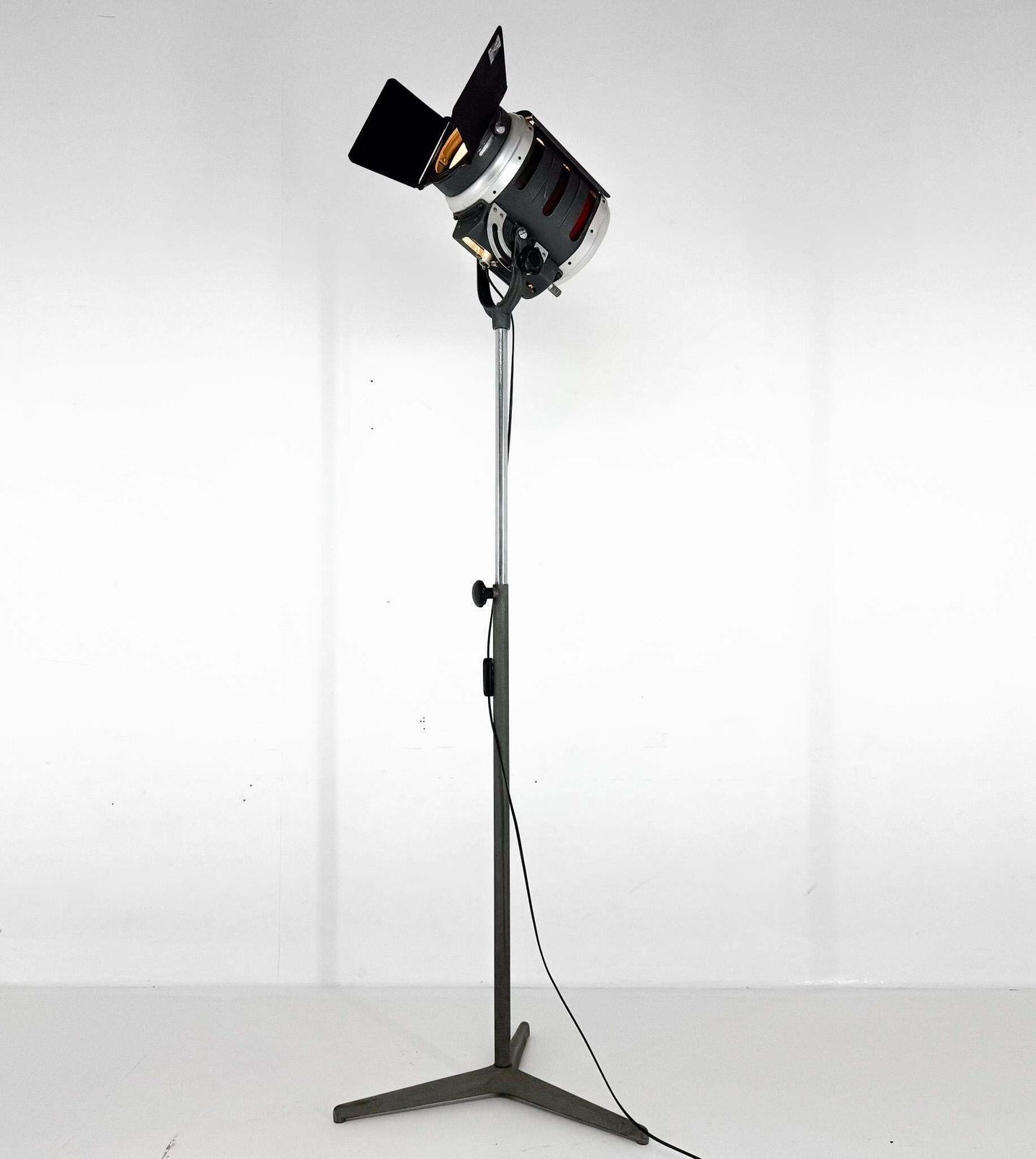 photo vintage Mid Century Italian Cinema Spot Light Floor Lamp By Iff, 1950s 1960s