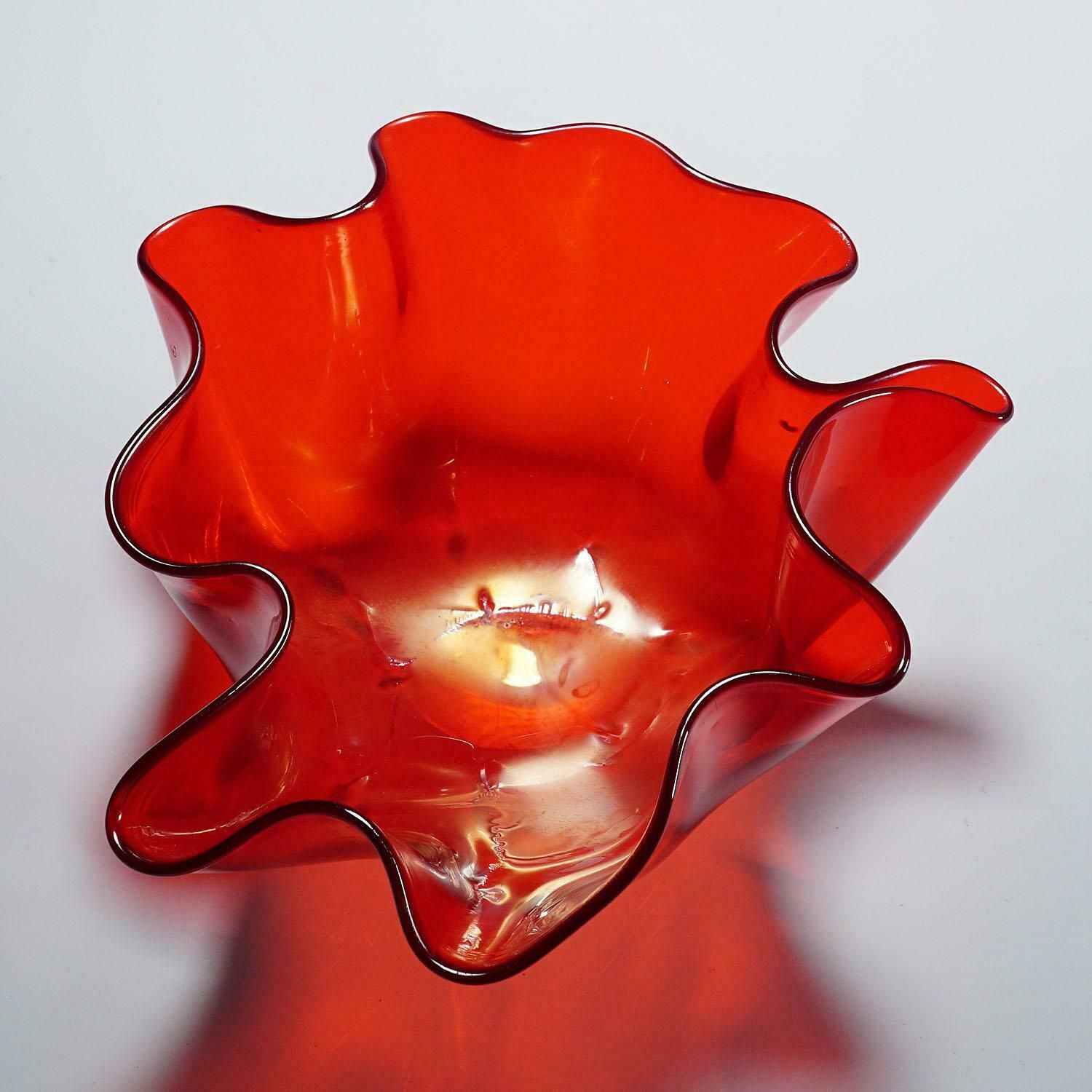 Venini Vase 'Fazzoletto' In Red, Venice Murano 1950s photo vintage