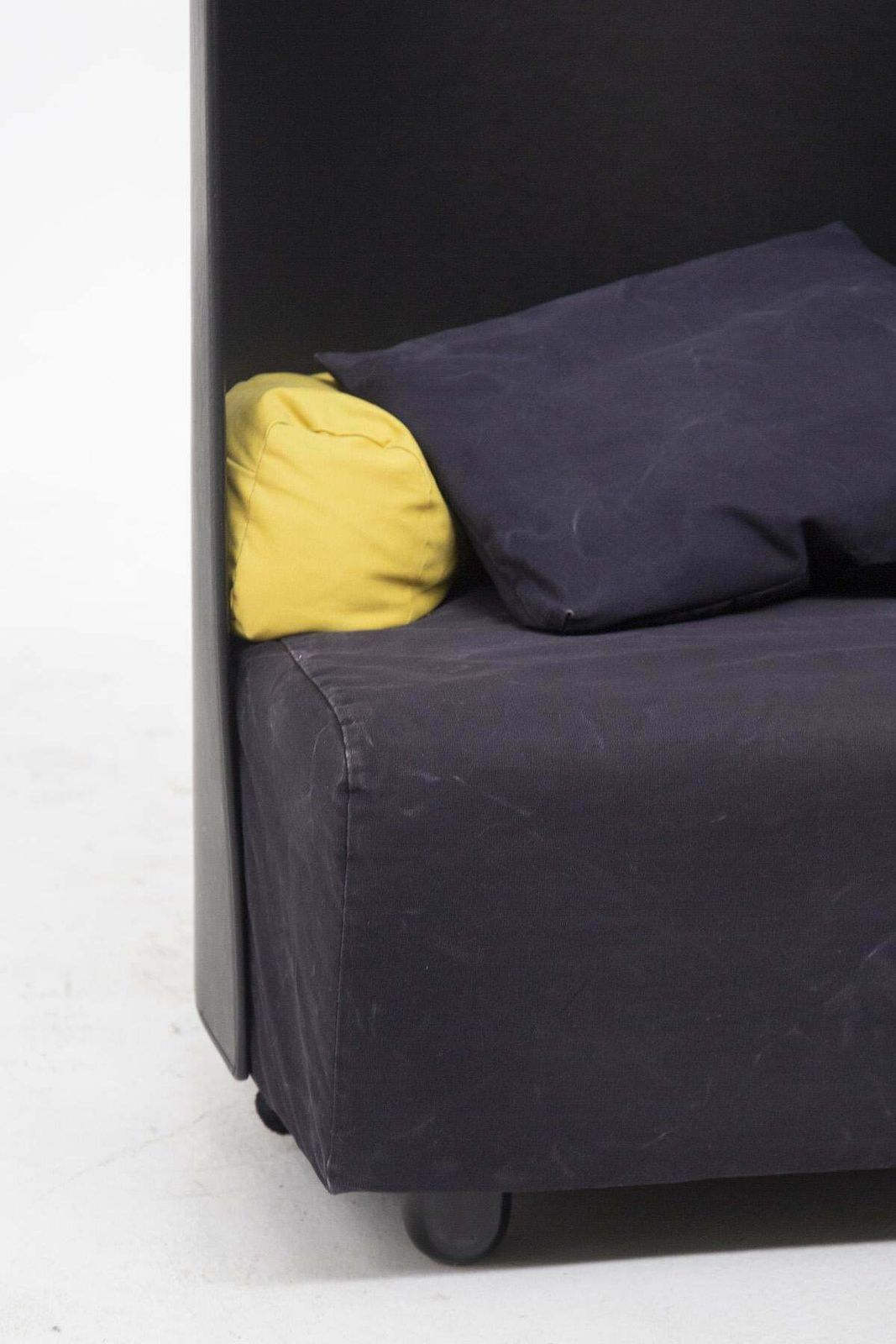 De Pas, D'urbino And Zanotta Black And Yellow Armchairs photo vinterior