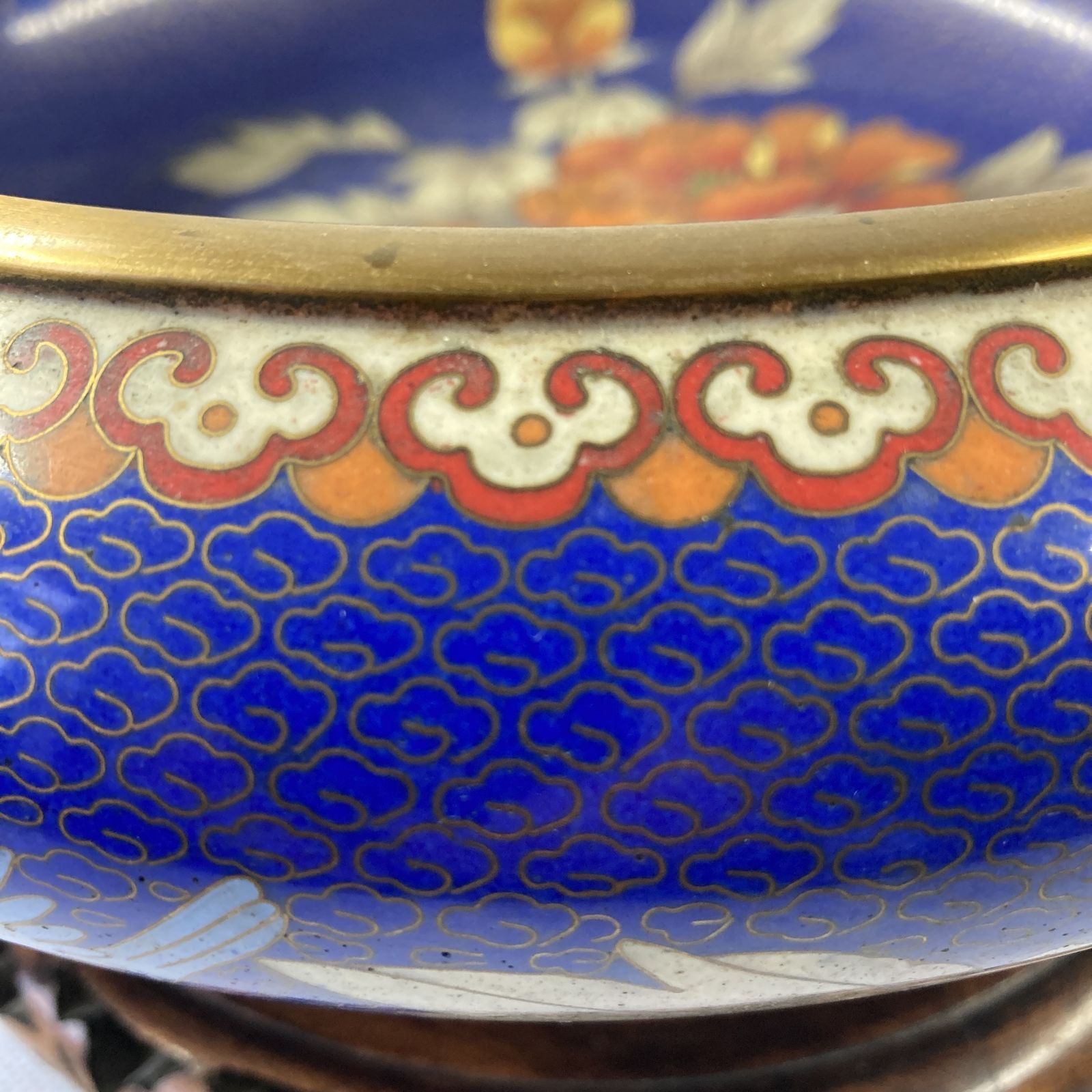 photo furniture Beautiful Antique Floral Cloisonne Bowl And Stand