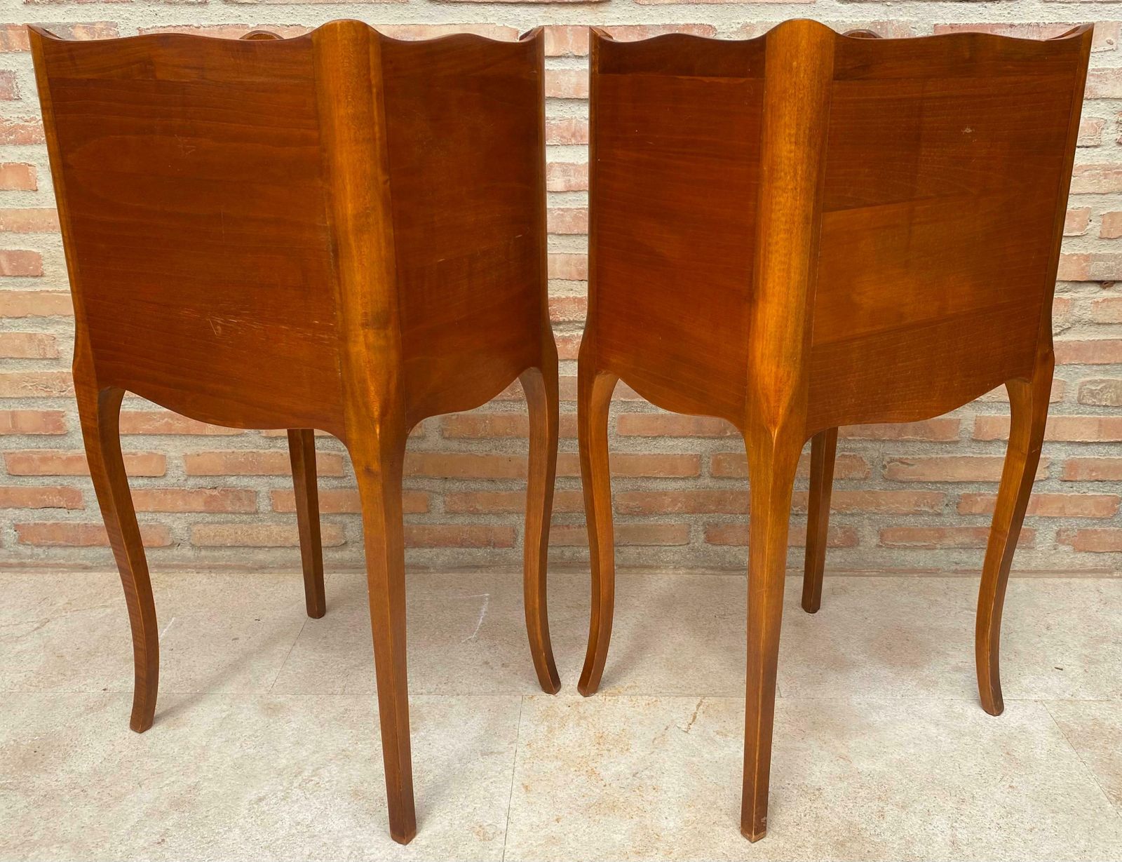 photo for sale Tables de chevet françaises en cerisier, avec tiroirs et étagère ouverte, années 1960, lot de 2
