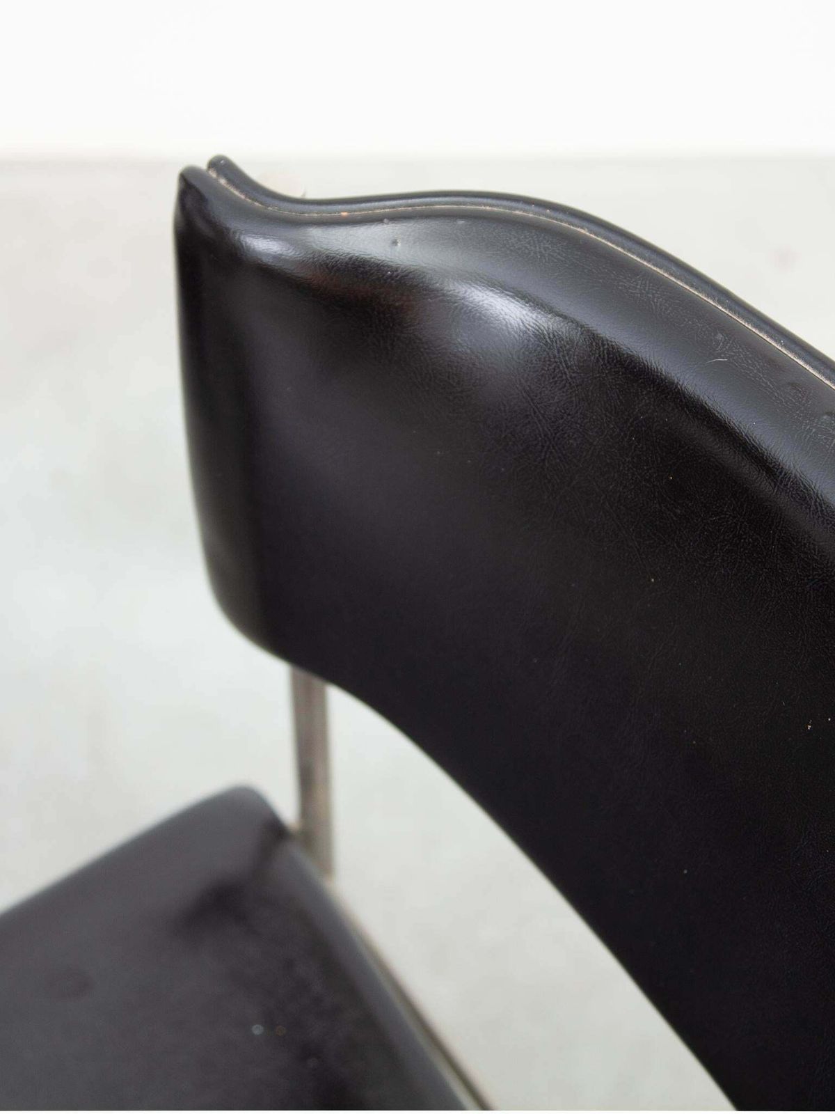 photo vintage Cees Braakman For Pastoe Set Of Six Sm08 Dining Chairs In Black Leather.