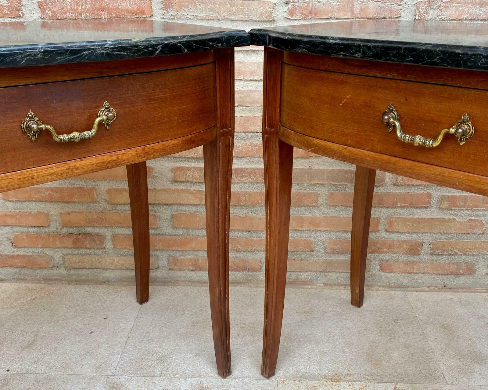 Tables de chevet modernes, plateau en marbre gris, 1940, lot de 2 photo for sale