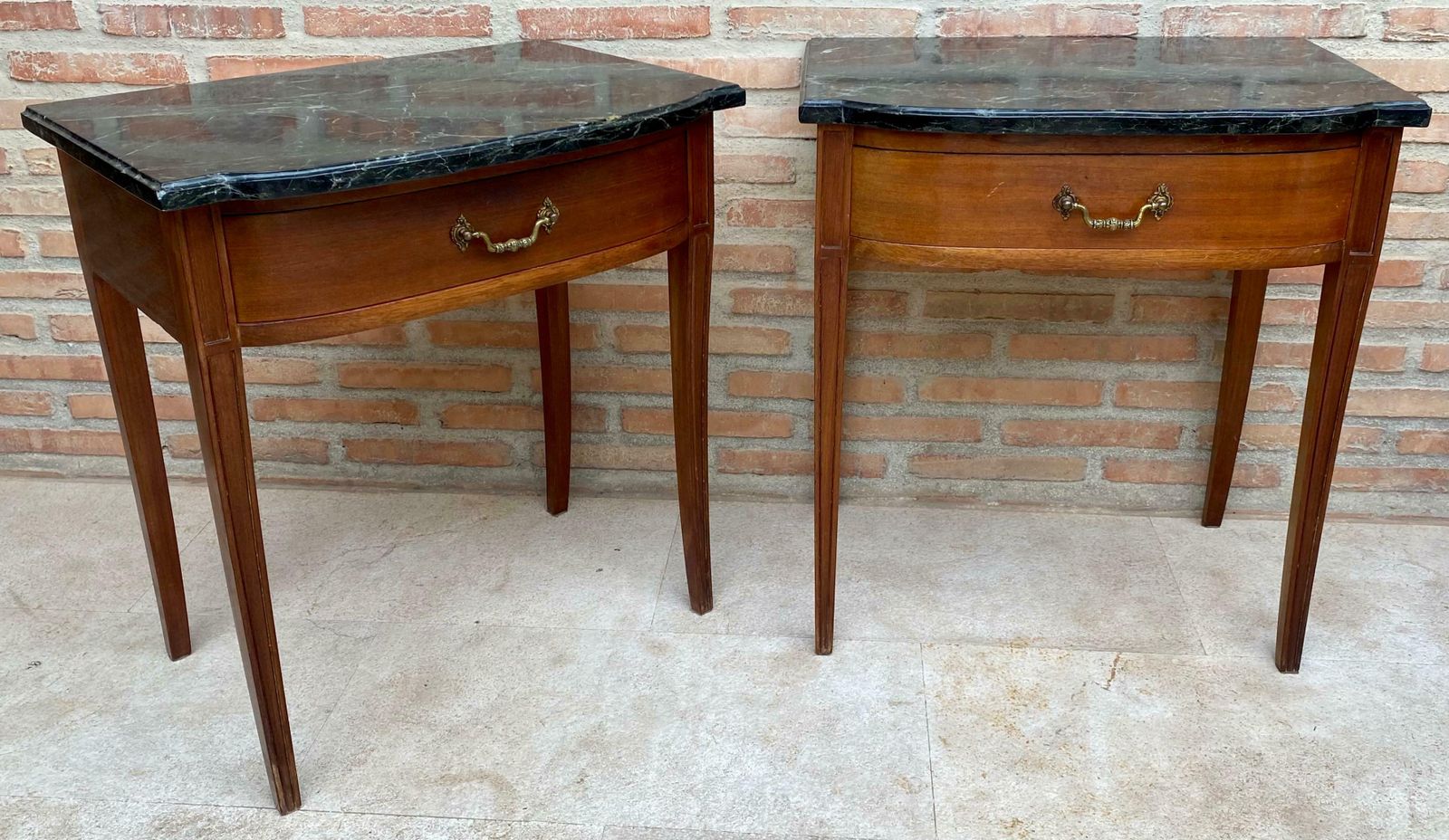 photo for sale Tables de chevet modernes, plateau en marbre gris, 1940, lot de 2