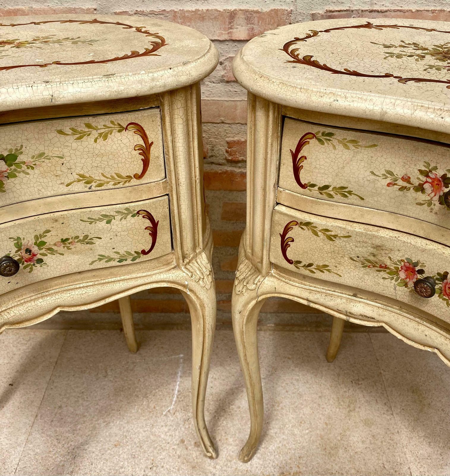 photo furniture Tables de chevet rognon en bois peint beige clair, deux tiroirs, années 1940, lot de 2