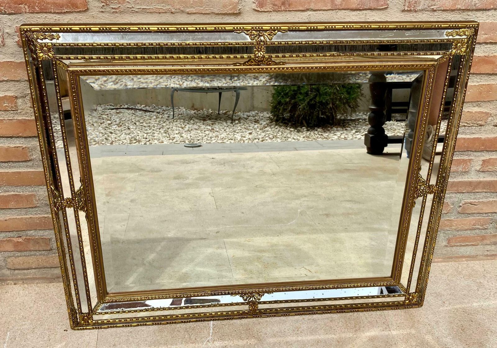 photo vinterior Miroir mural Directoire en bois sculpté doré, années 1940
