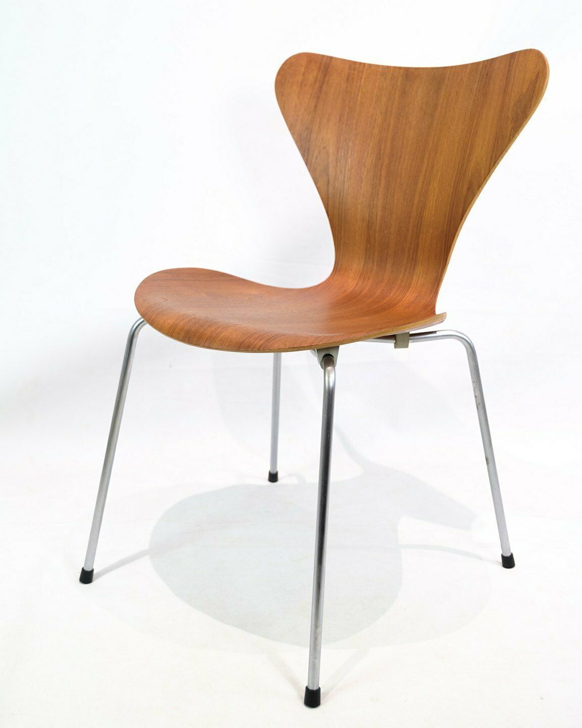 2650.0 Set Of 4 Seven Chairs In Teak By Arne Jacobsen For Fritz Hansen From 1960s photo