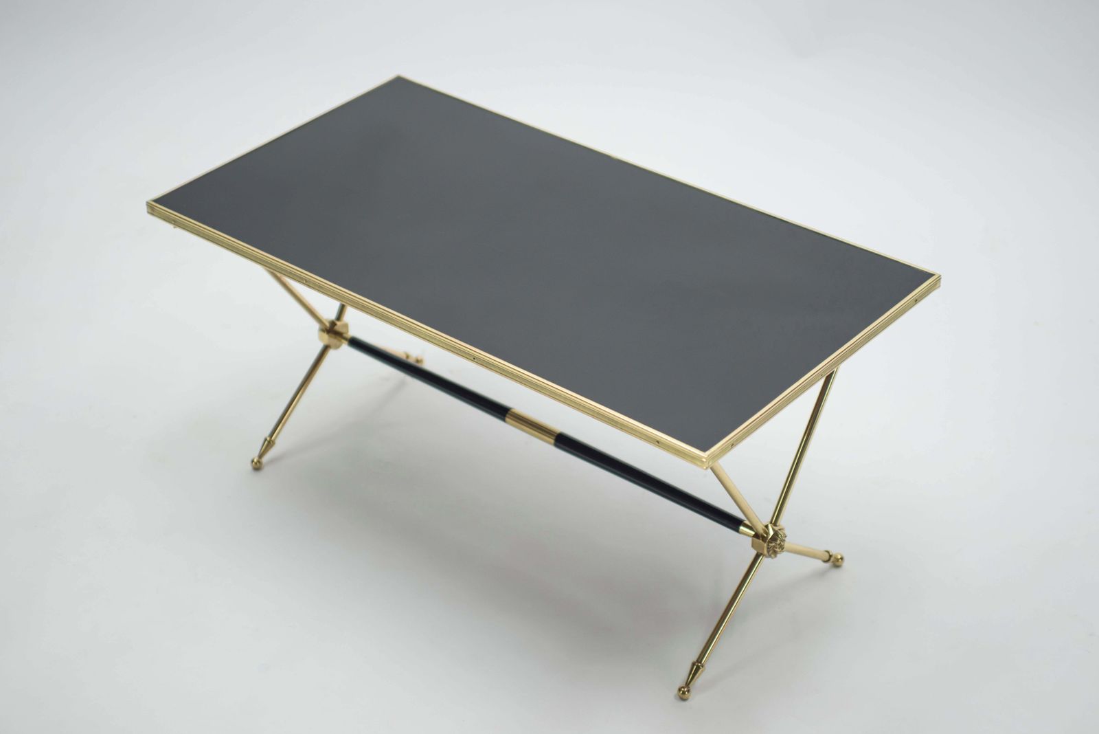 Table basse néoclassique française Raphael en laiton et opaline, années 1960 photo buy