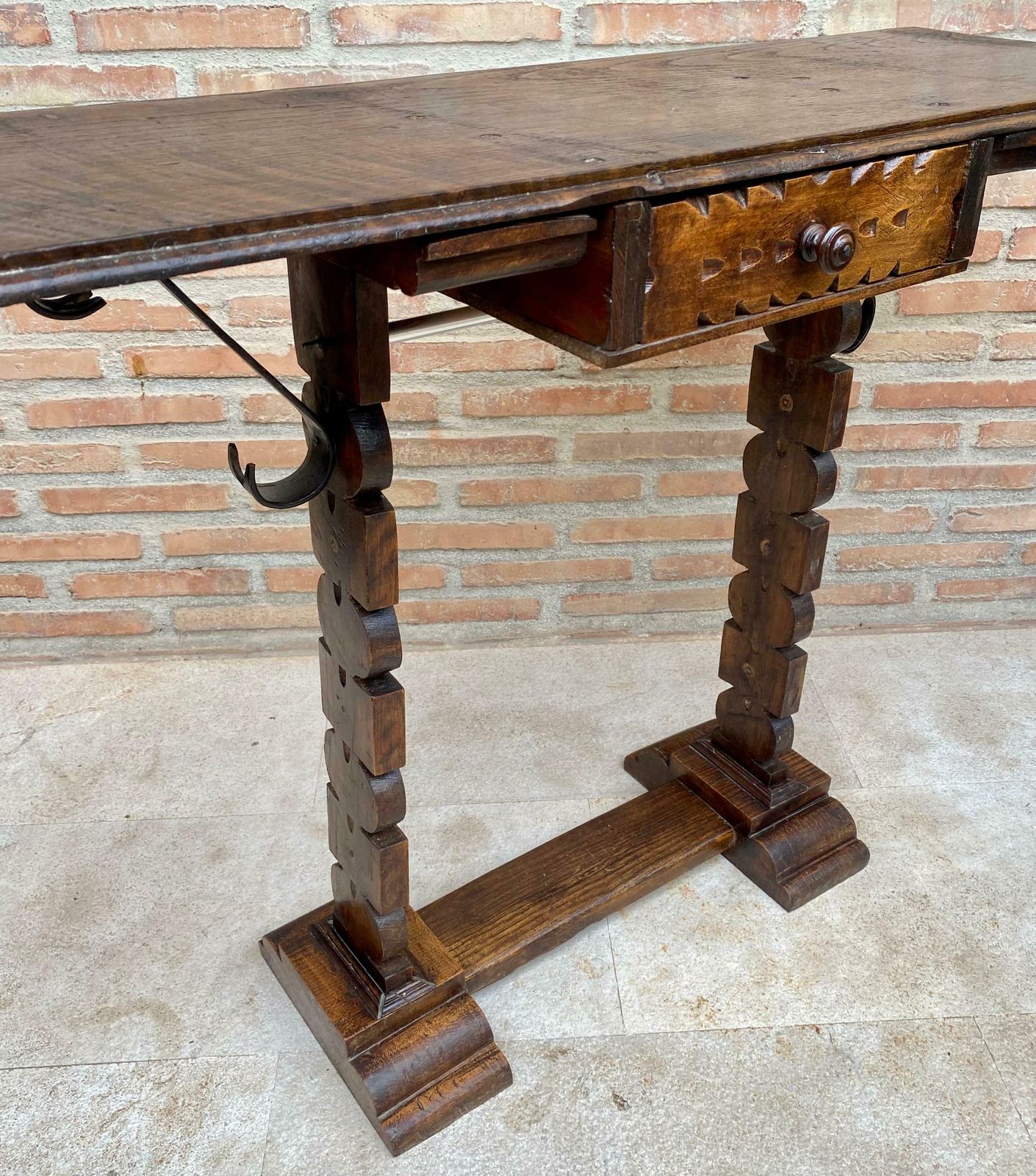 Console espagnole début du XXe siècle à un tiroir, années 1940 photo vintage