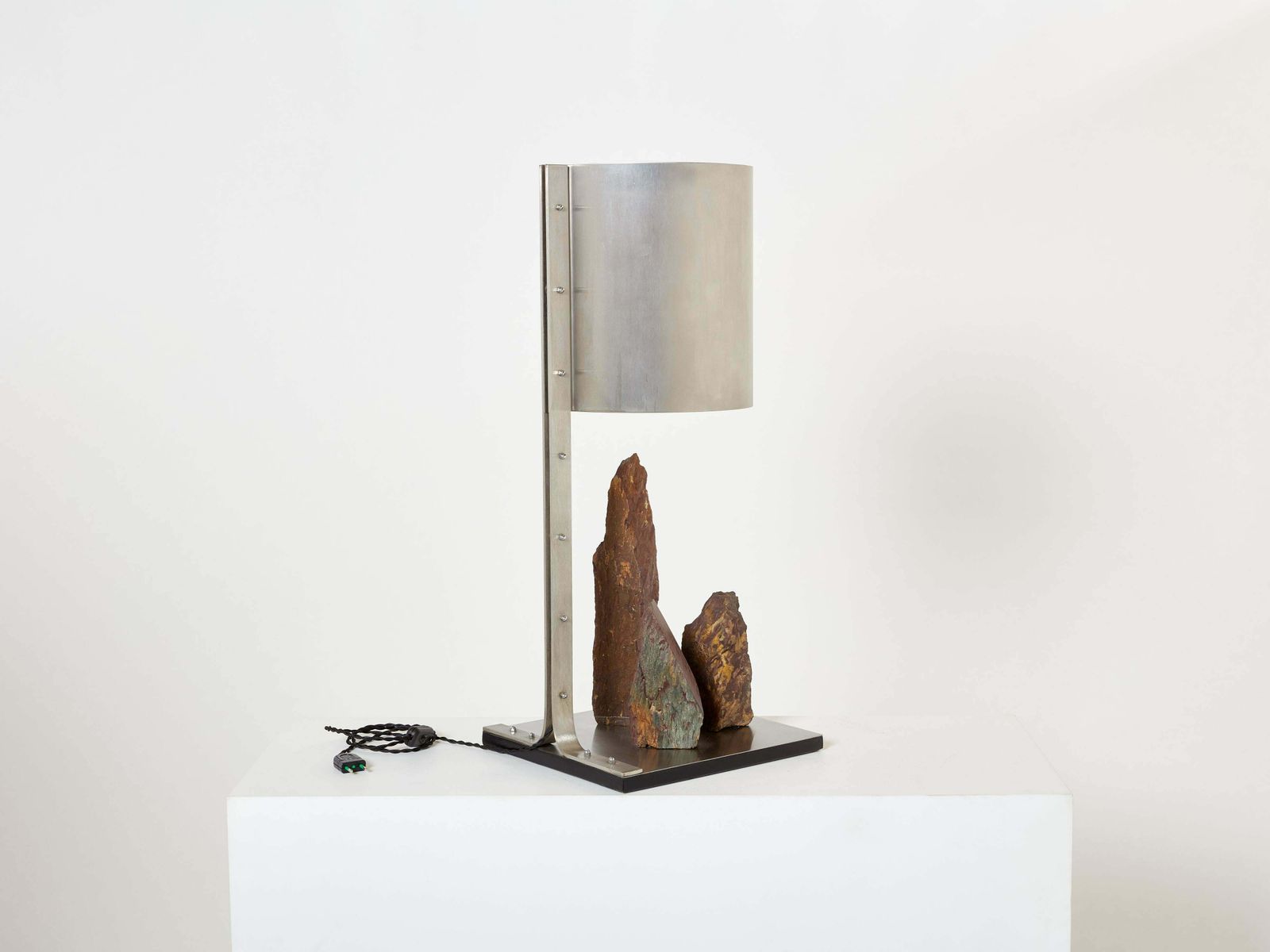 Lampe de table Phillipe Jean Brutalist en acier et shale rouge, années 1970 photo vintage