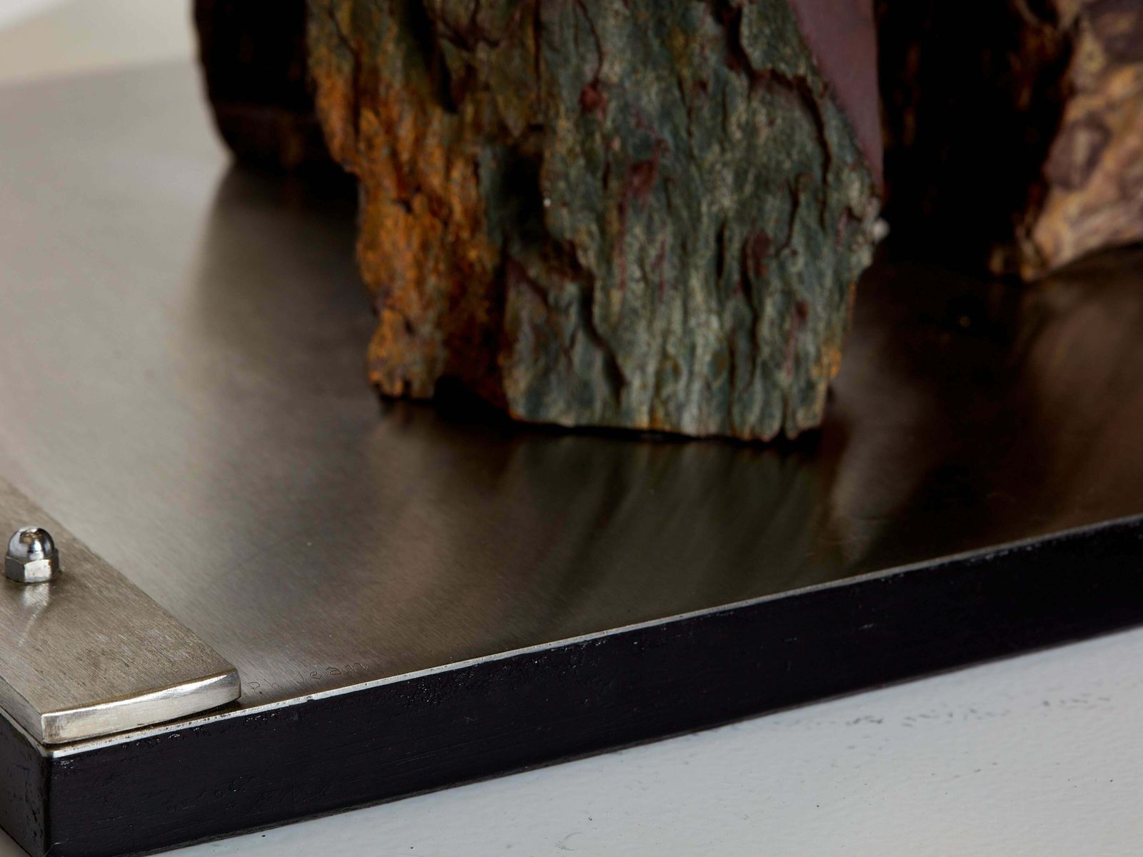photo for sale Lampe de table Phillipe Jean Brutalist en acier et shale rouge, années 1970