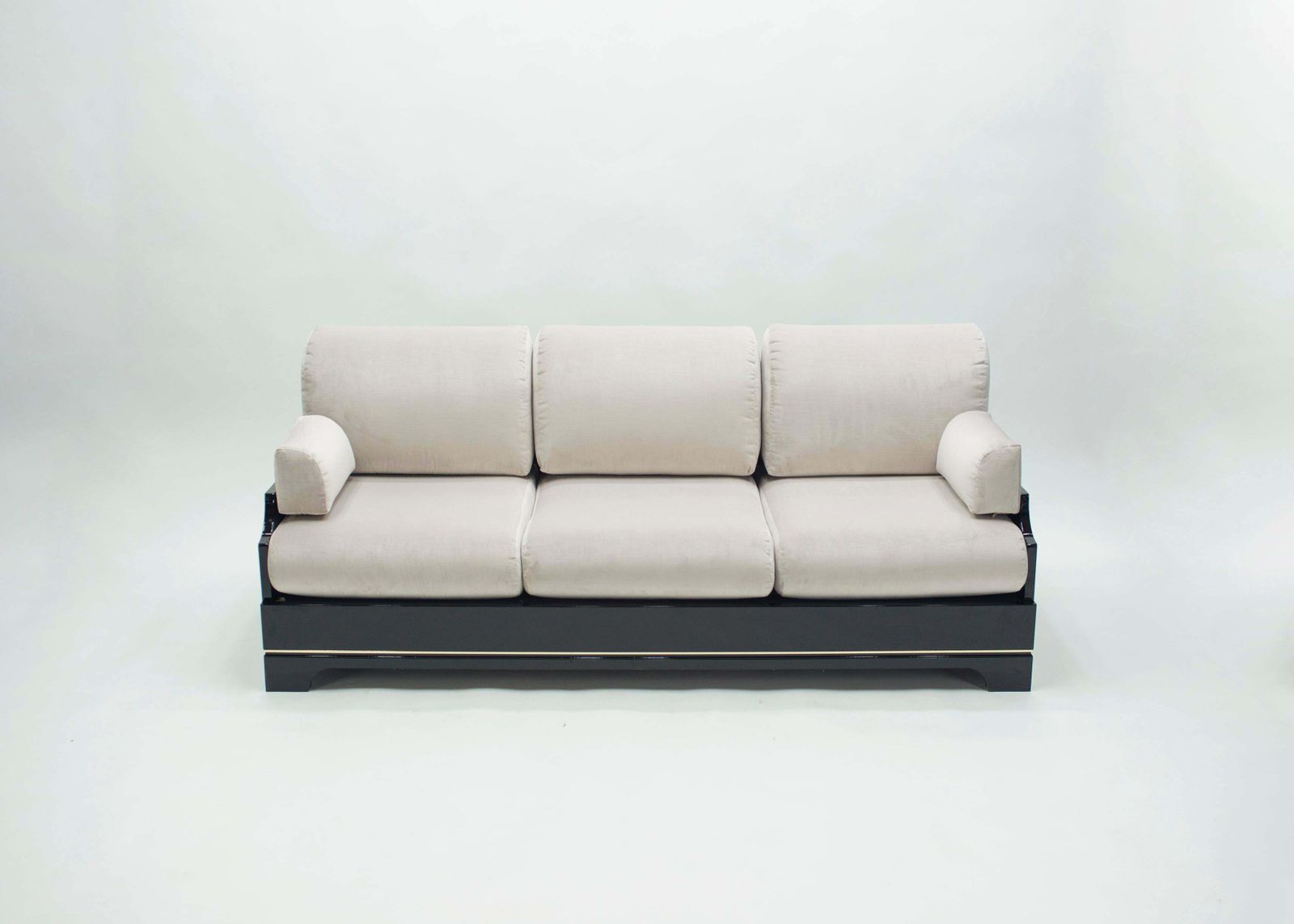 Canapé mid-century modern italien laqué et laiton, par Romeo Rega, années 1970 photo Mobilier