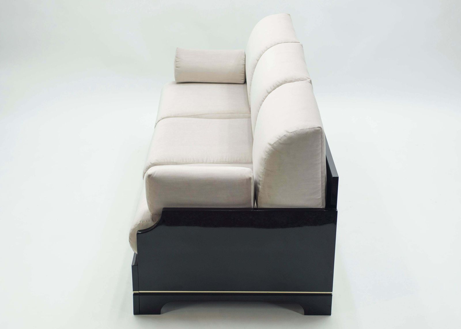 Canapé mid-century modern italien laqué et laiton, par Romeo Rega, années 1970 photo 11880.0