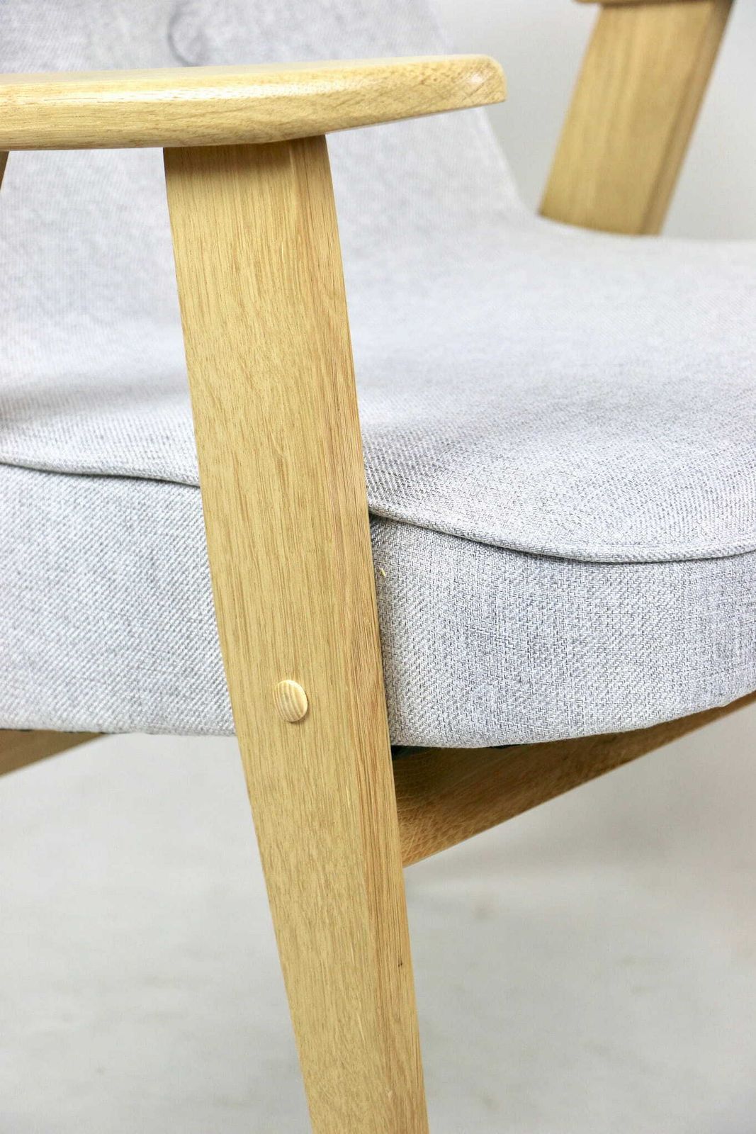 Chierowski 366 Armchair, 1970s, Beige   2 Pieces Available photo furniture