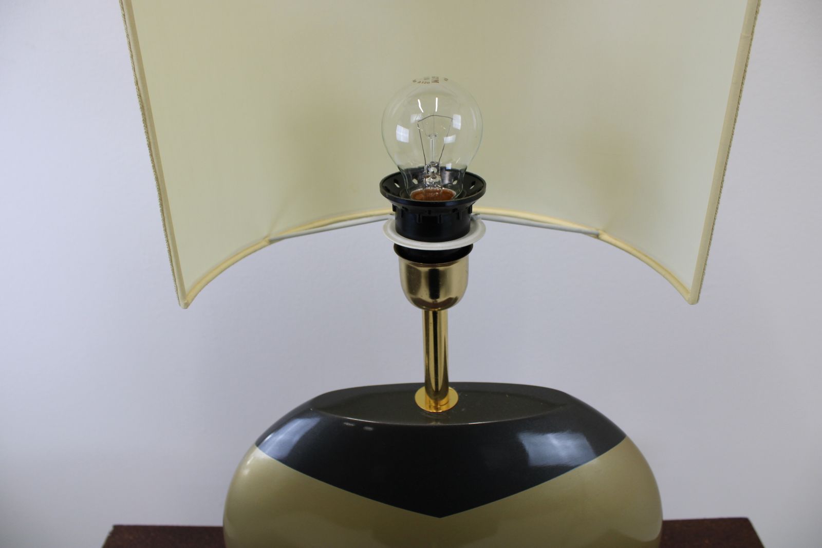 Vintage Wooden Lamp/Desk Light With Shade And Brass/Mcm Lighting/Italy 80's photo vinterior