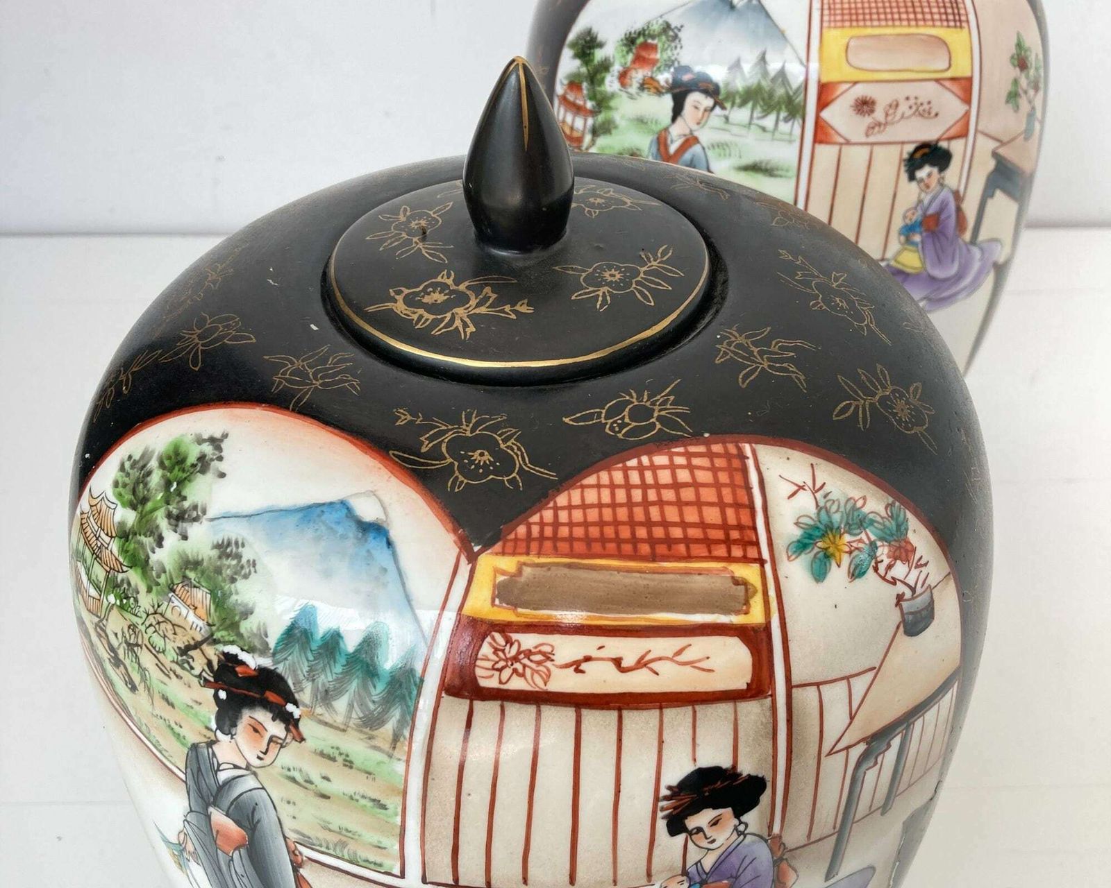 Paar Zwarte Chinese Vazen | 2 Stuks Handgeschilderd | Geisha photo Woonaccessoires