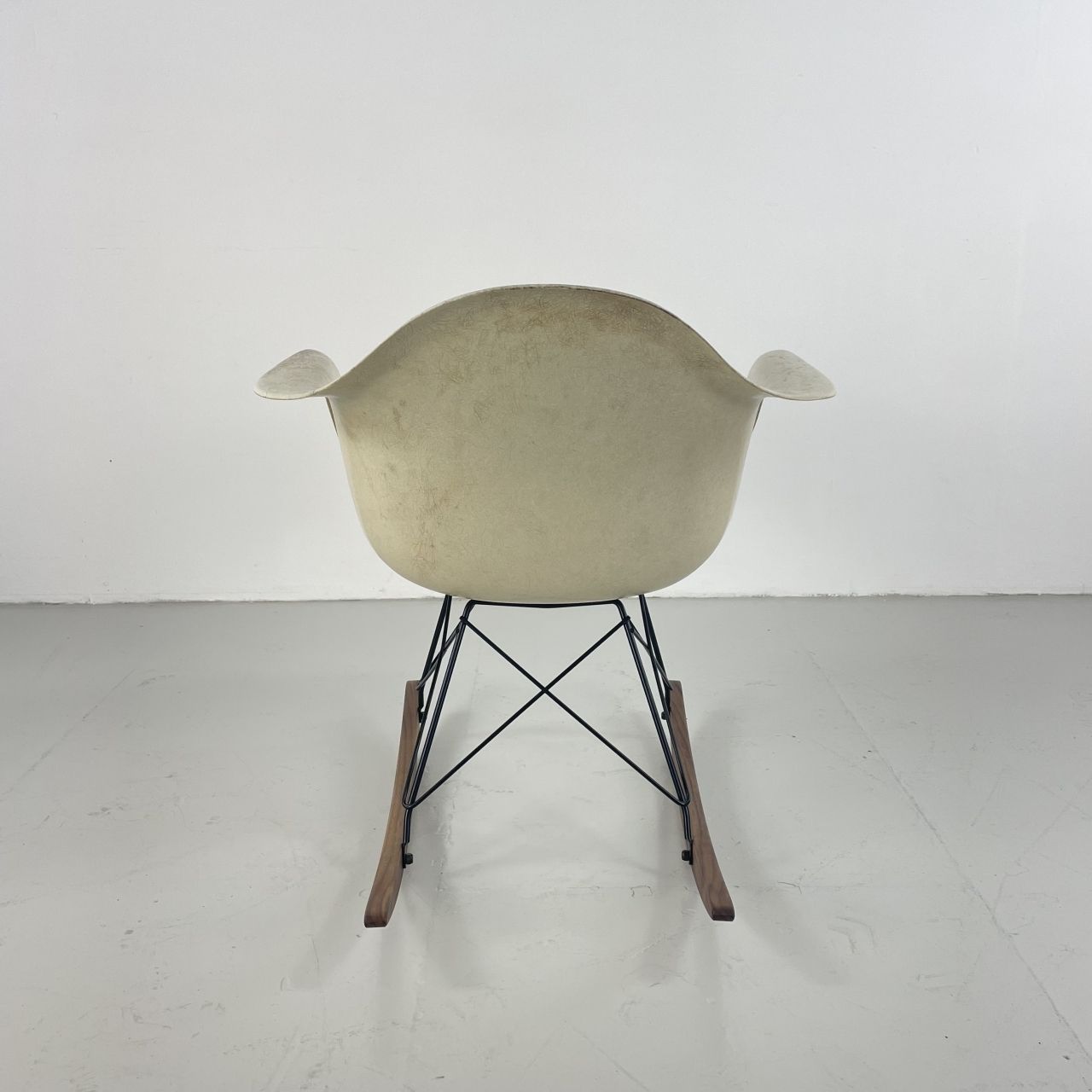 Eames Herman Miller 1950s Rar Rocking Chair In Parchment photo vinterior