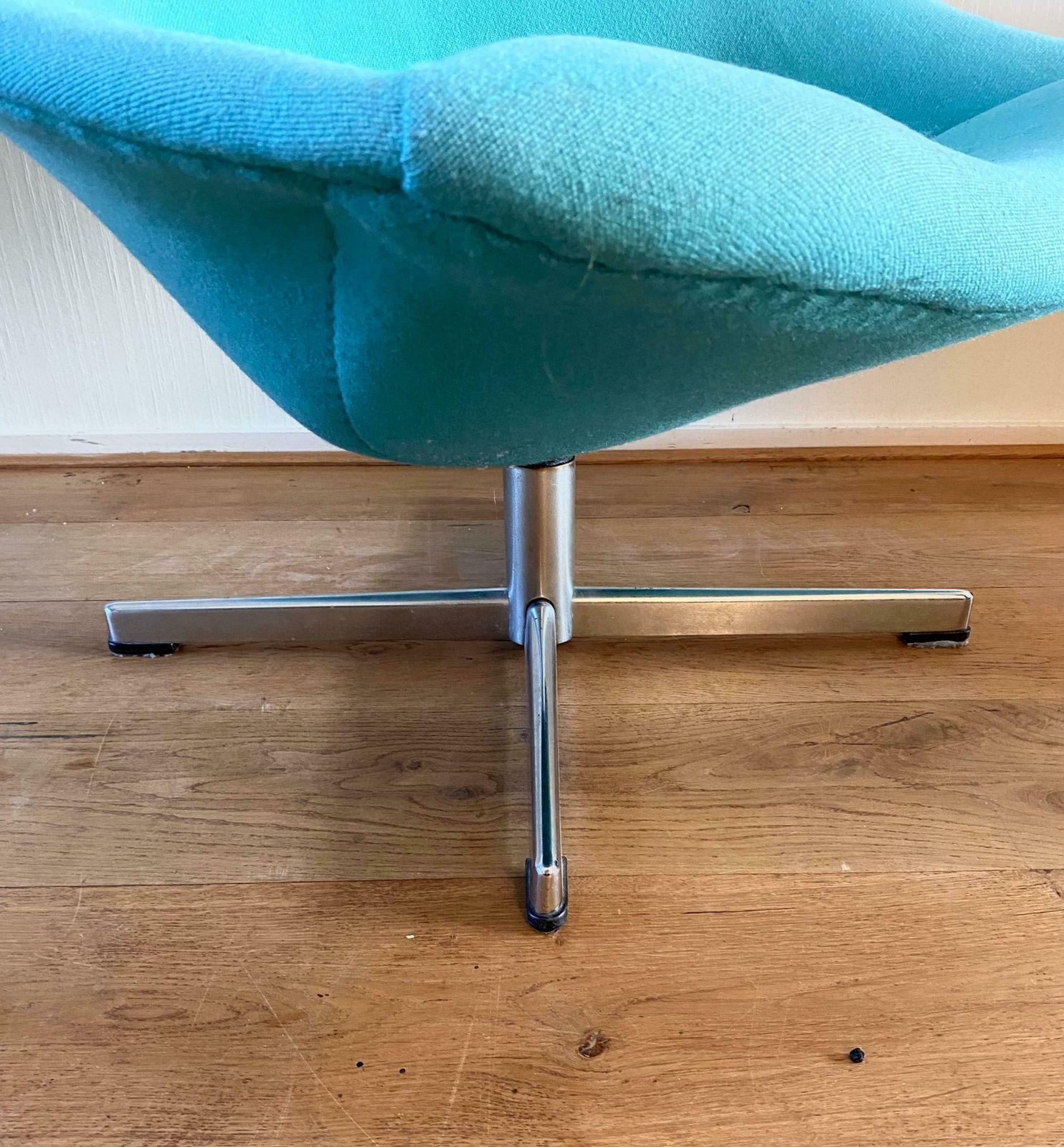 photo for sale The Large And Rare Artifort Version Oyster Chair By Pierre Paulin, 1960s