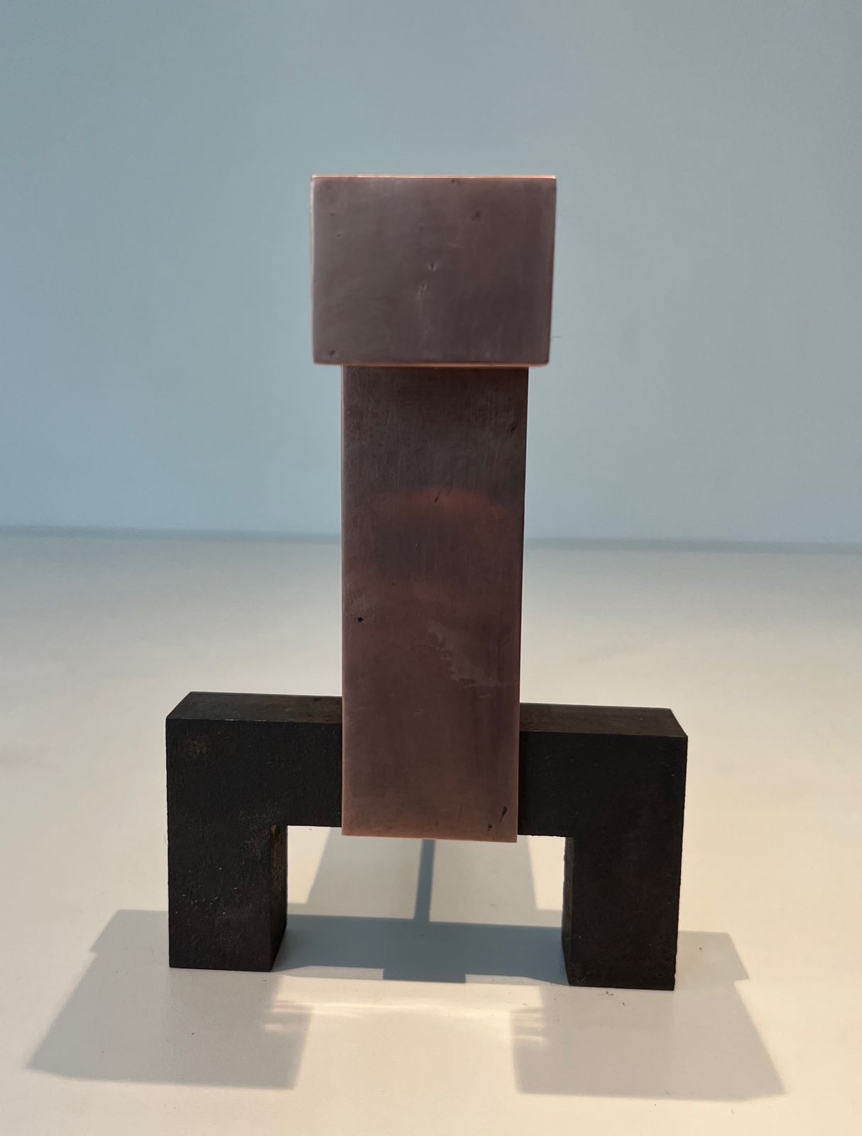 photo vinterior Pair Of Modernist Chenets In Copper And Forged Iron