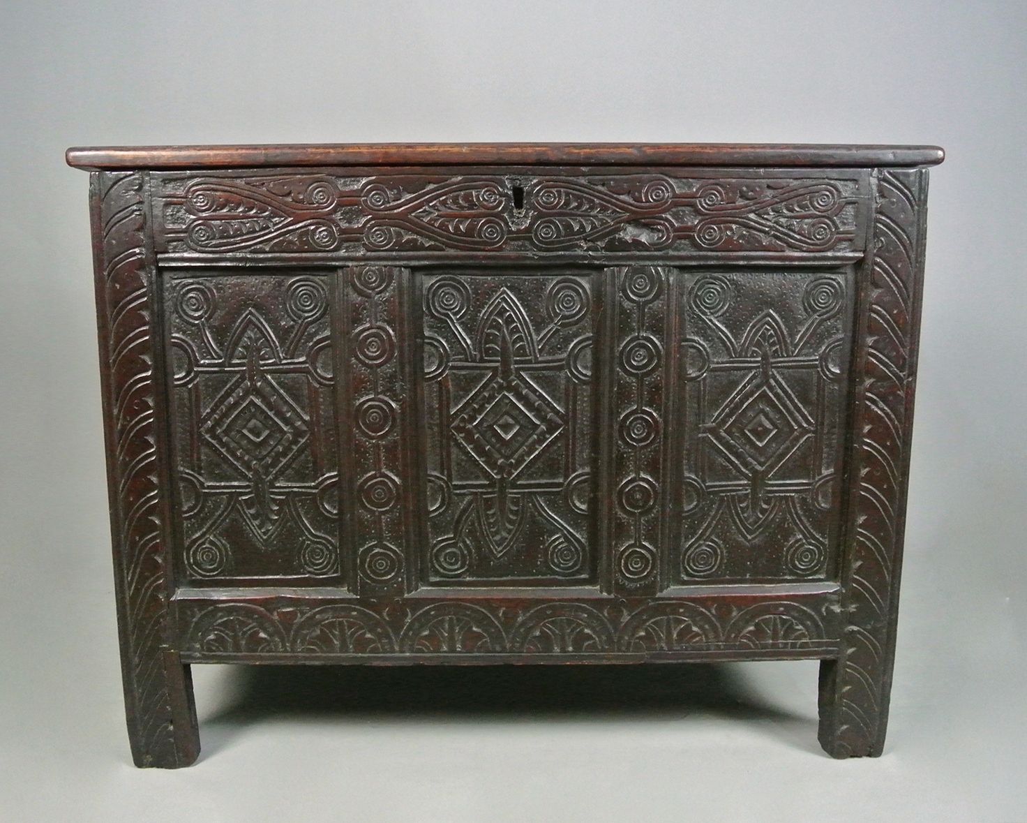 A Very Good Early English Oak Coffer C. 1600 photo furniture