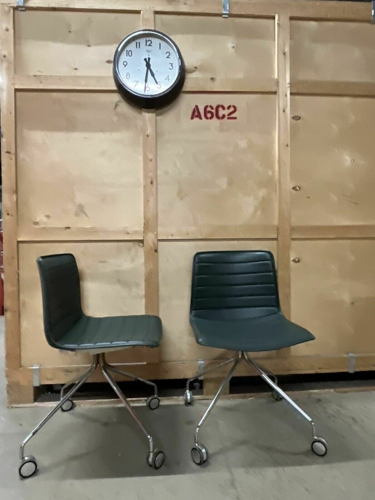 Arper Catifa 46 Studio / Office Chairs Dark Green Leather.      Va