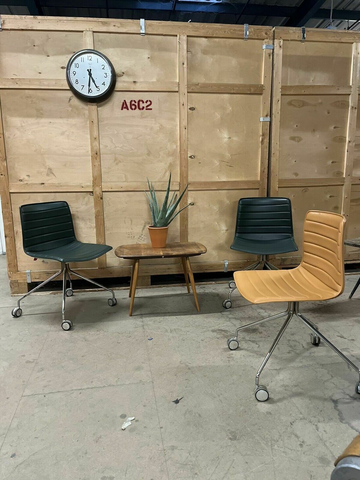 Arper Catifa 46 Studio / Office Chairs Dark Green Leather.      Va photo for sale