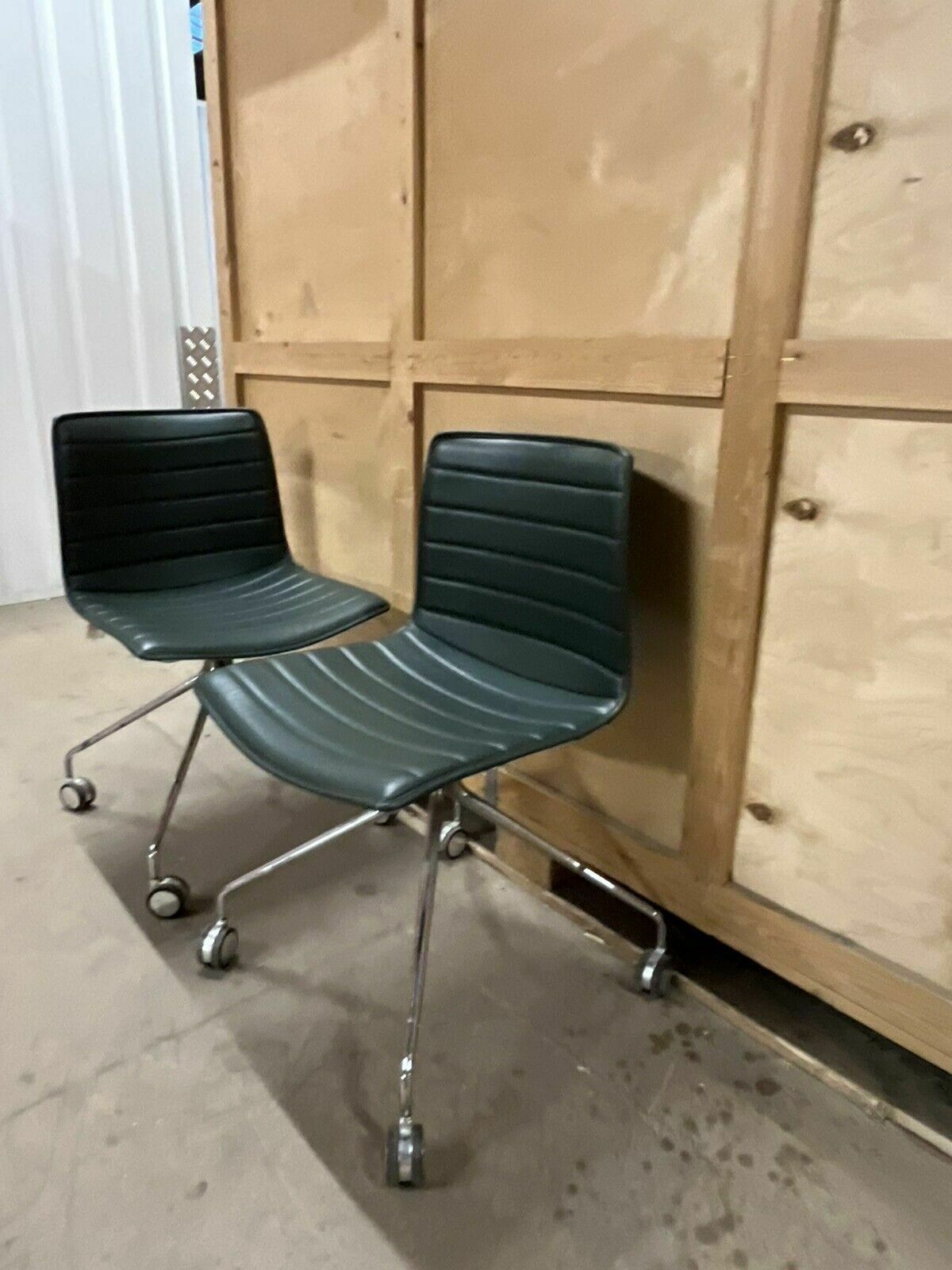 Arper Catifa 46 Studio / Office Chairs Dark Green Leather.      Va photo Furniture