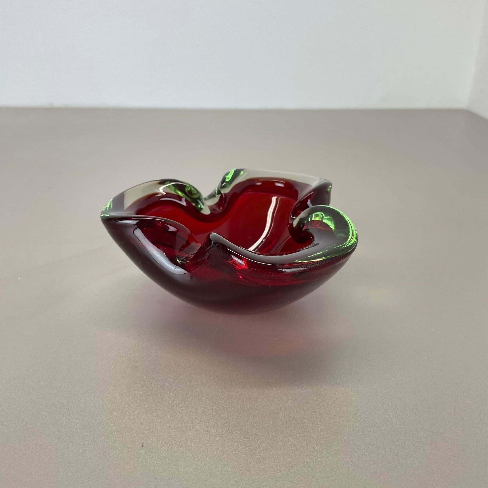 Large Murano Glass "Red Green" Bowl Element Shell Ashtray Murano, Italy, 1970s photo furniture