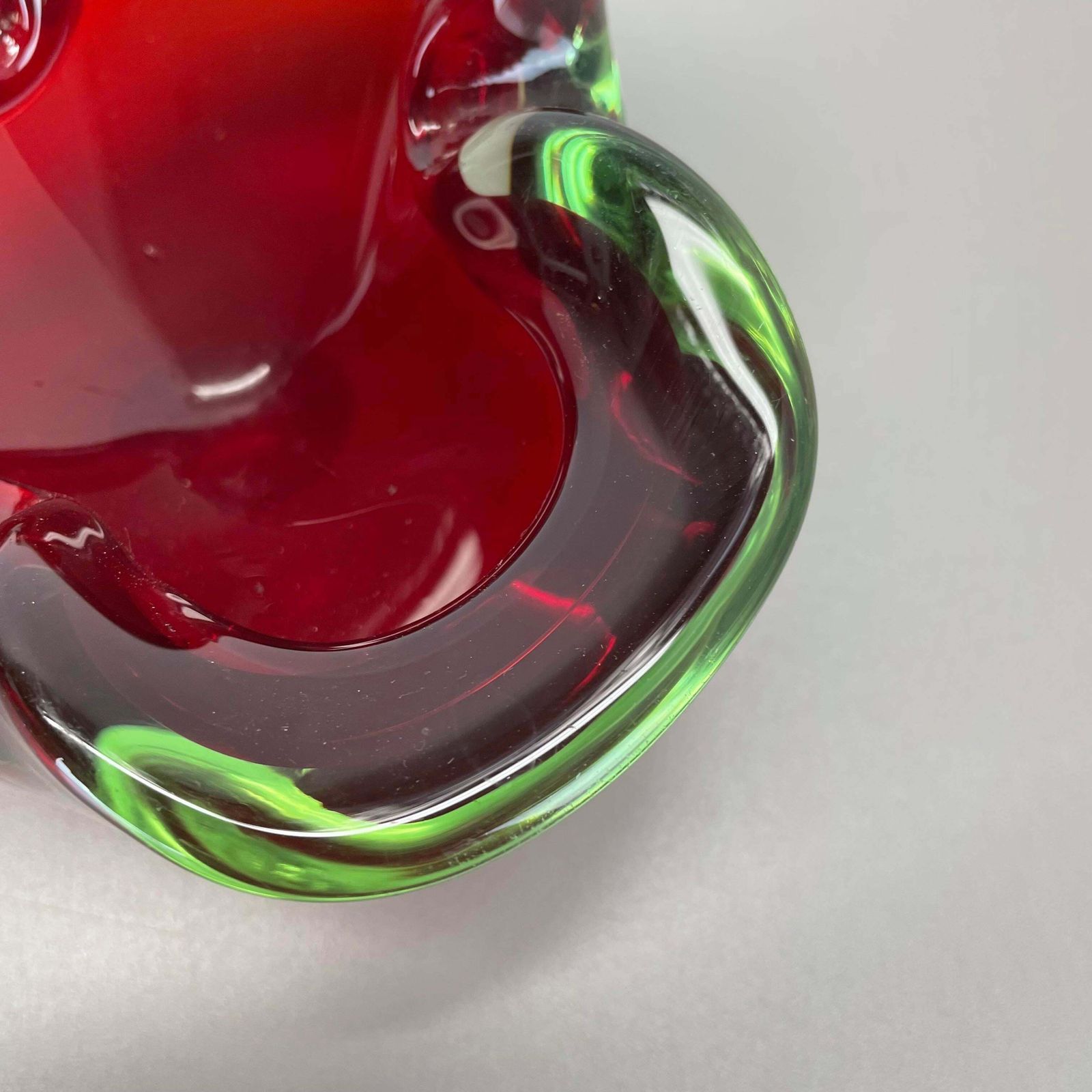 Large Murano Glass "Red Green" Bowl Element Shell Ashtray Murano, Italy, 1970s photo vintage