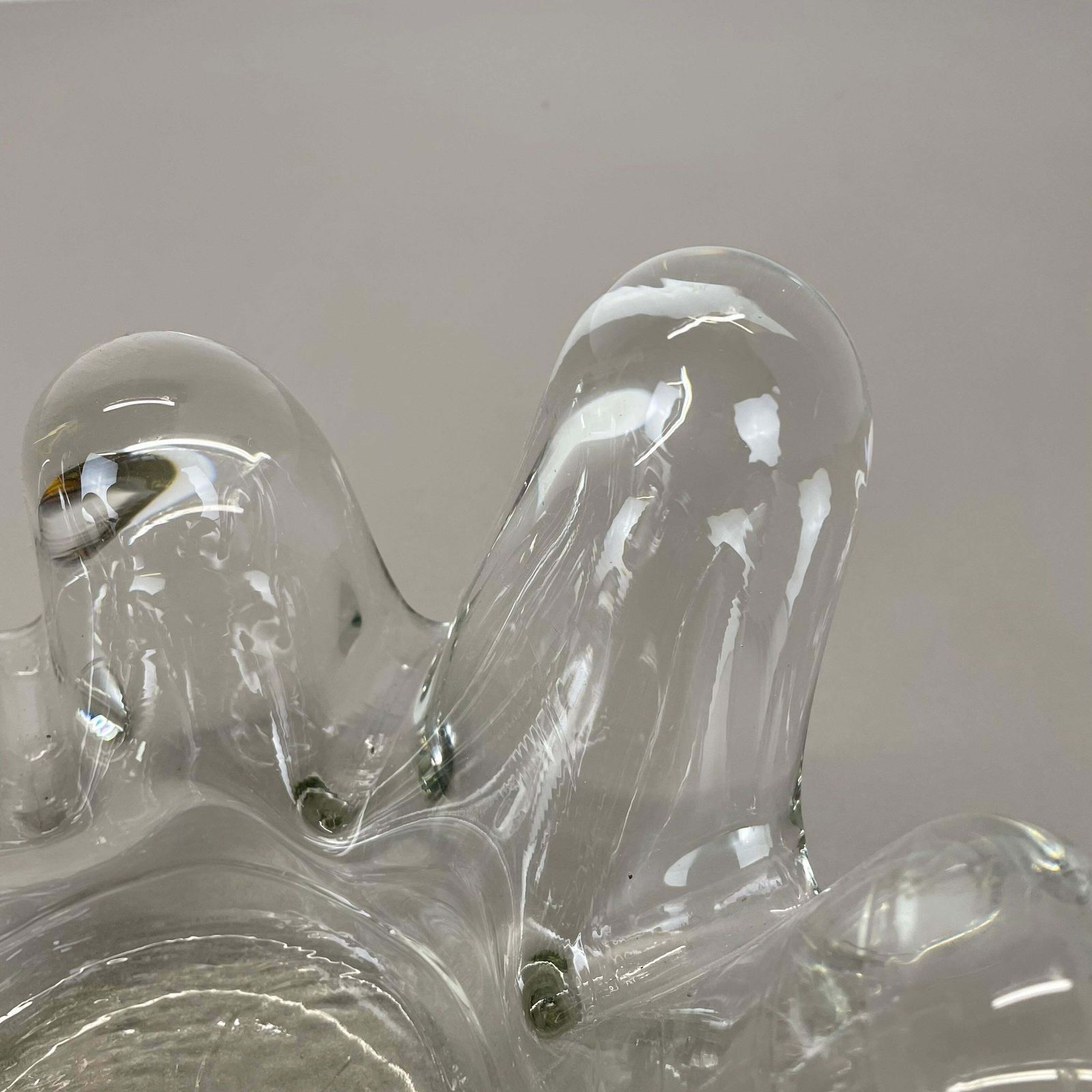photo furniture Large 3.2kg Lucid Glass "Brutalist" Bowl Element Shell Ashtray, France, 1970s