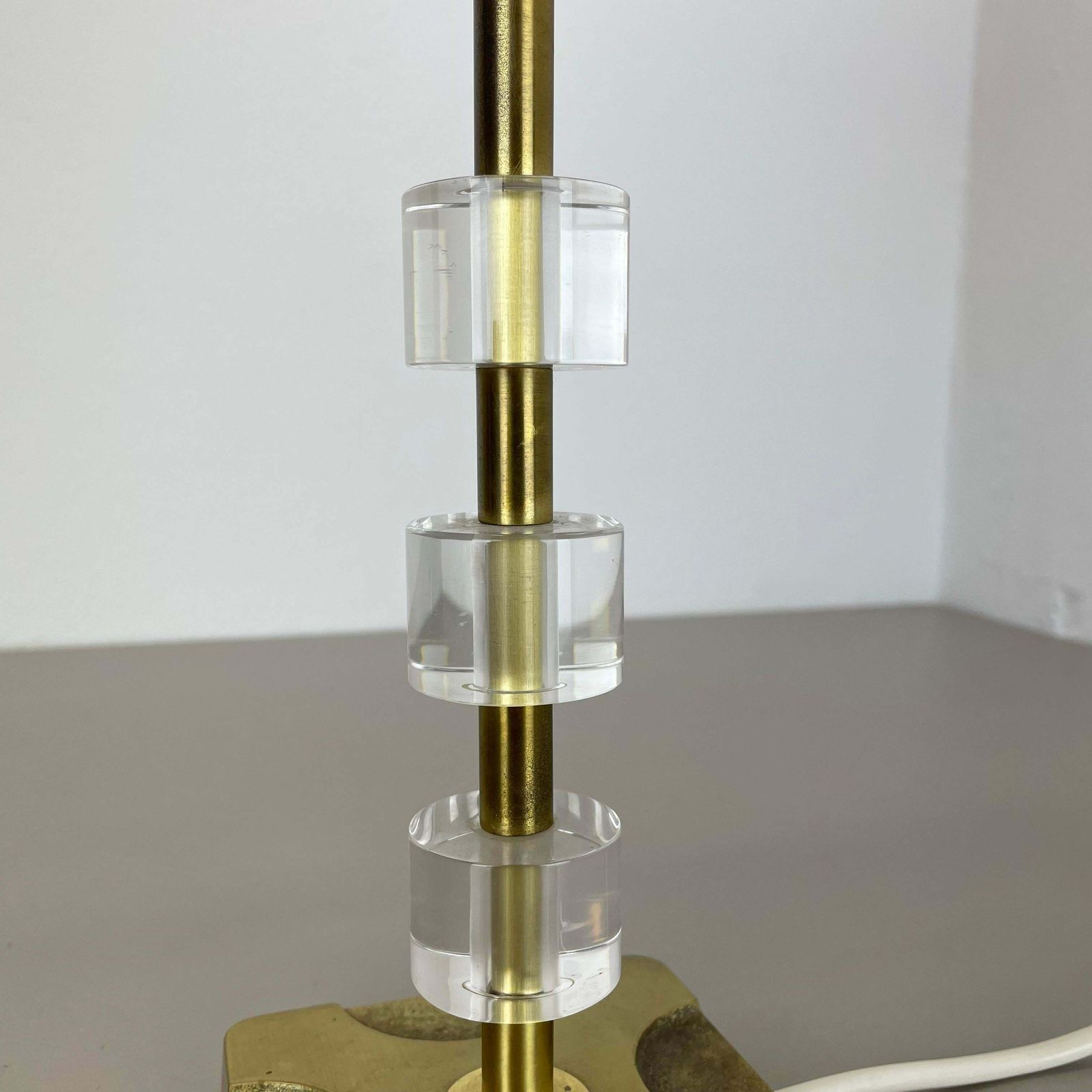 Postmodern Brass And Acryl Glass Cubic Stilnovo Style Table Light, Italy 1970s photo vinterior