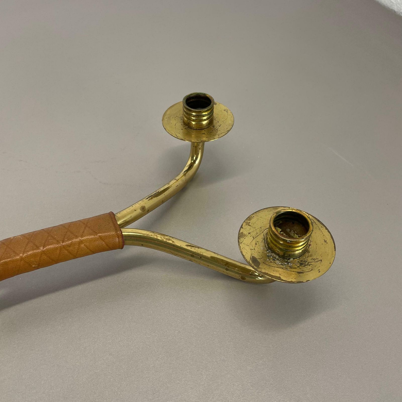 photo vintage Modernist Auböck Style Brutalist Brass And Leather Candleholder, Austria 1950s