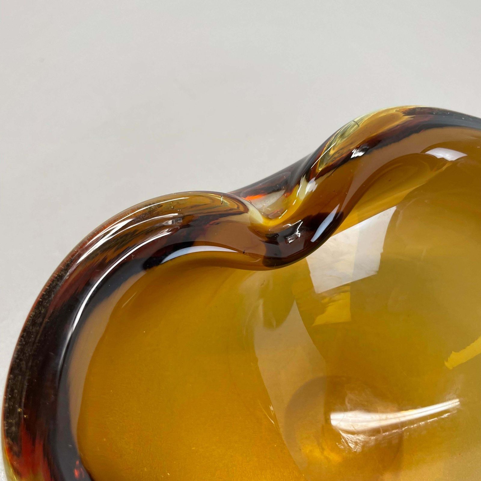 photo furniture Large Murano Glass "Yellow" Bowl Element Shell Ashtray Murano, Italy, 1970