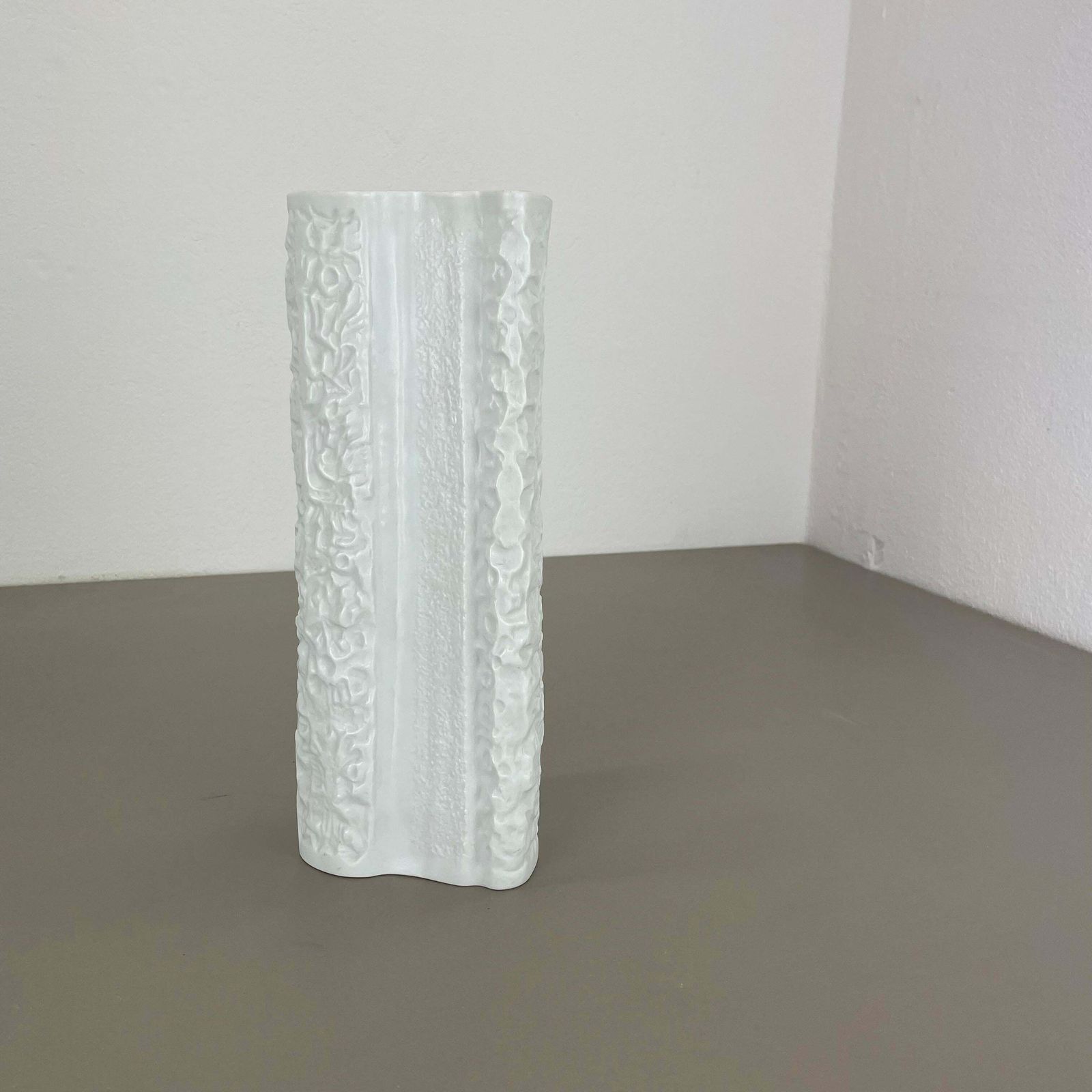Large 31cm Op Art Vase Vase Heinrich Fuchs For Hutschenreuther, Germany, 1970s photo furniture