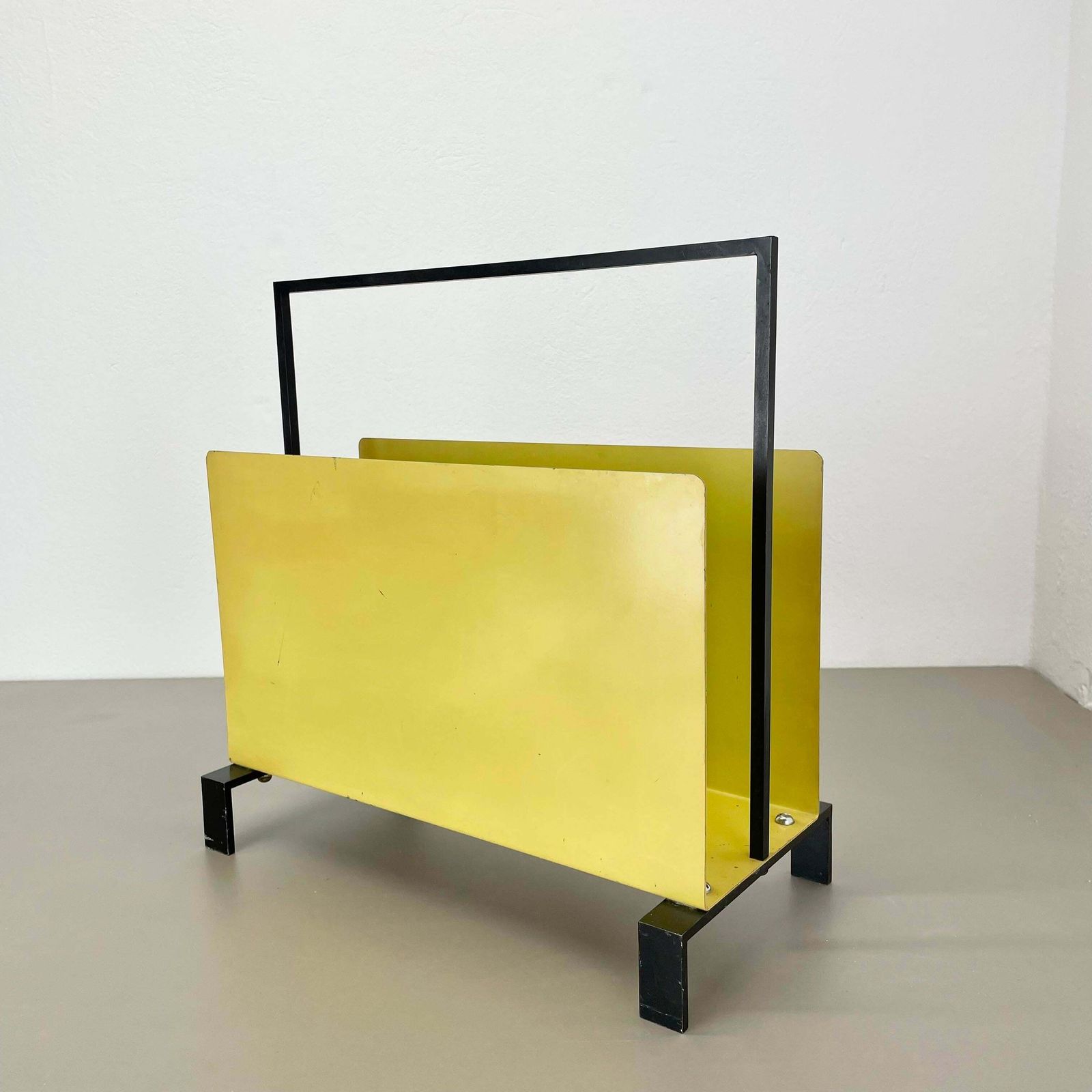 Unique Bauhaus Destijl Style Cubic Metal Magazine Holder, Netherlands 1970s photo vinterior