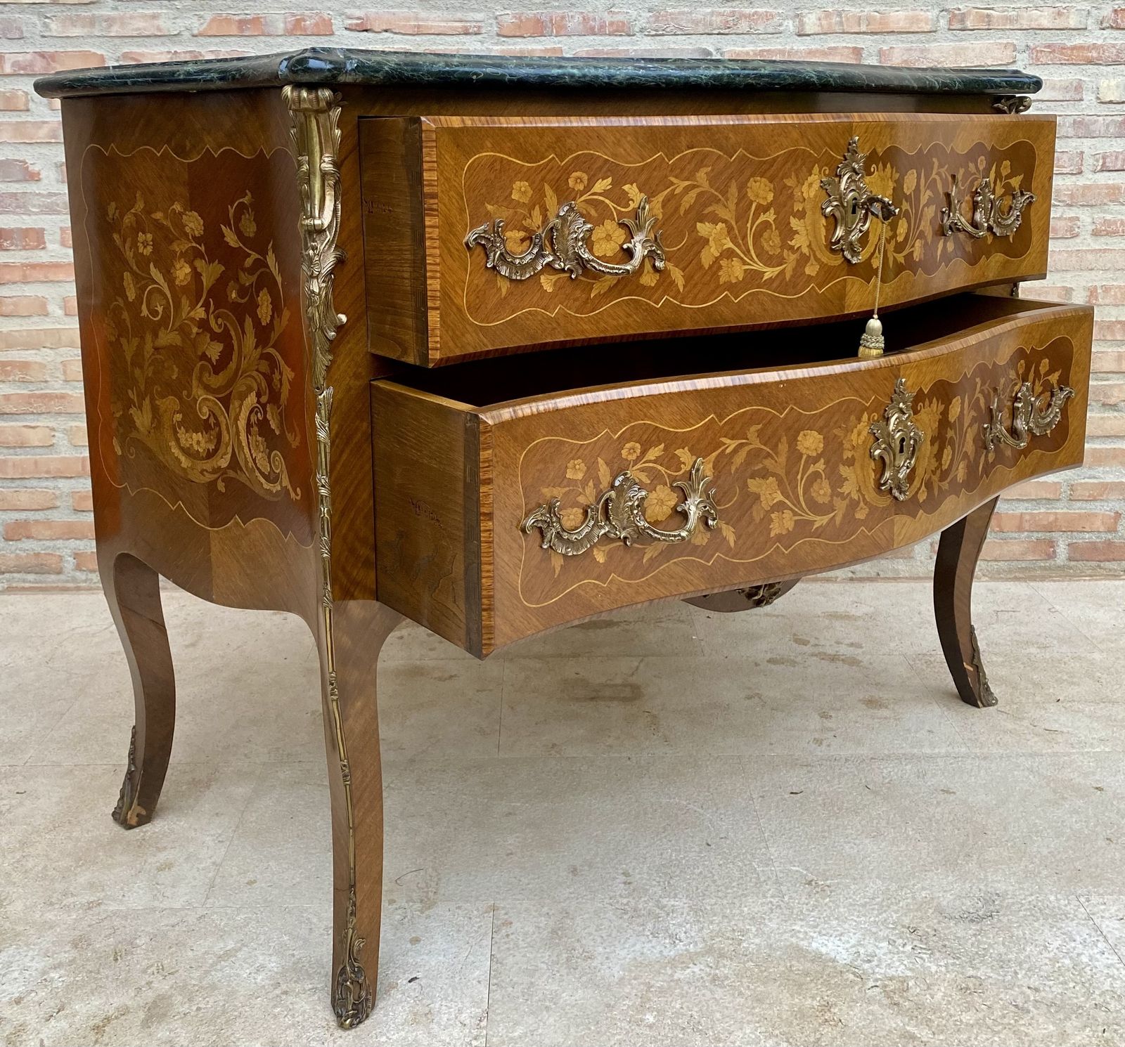 French Louis XV Style Bombé Satinwood Marquetry & Ormolu Mounted Commode photo vintage