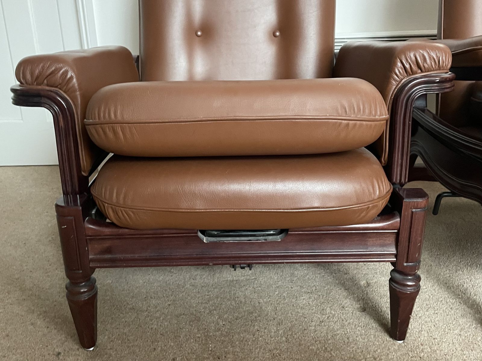 Brown Leather Manual Recliner Everstyl, Late 90'. Hardly Used. photo 600.0