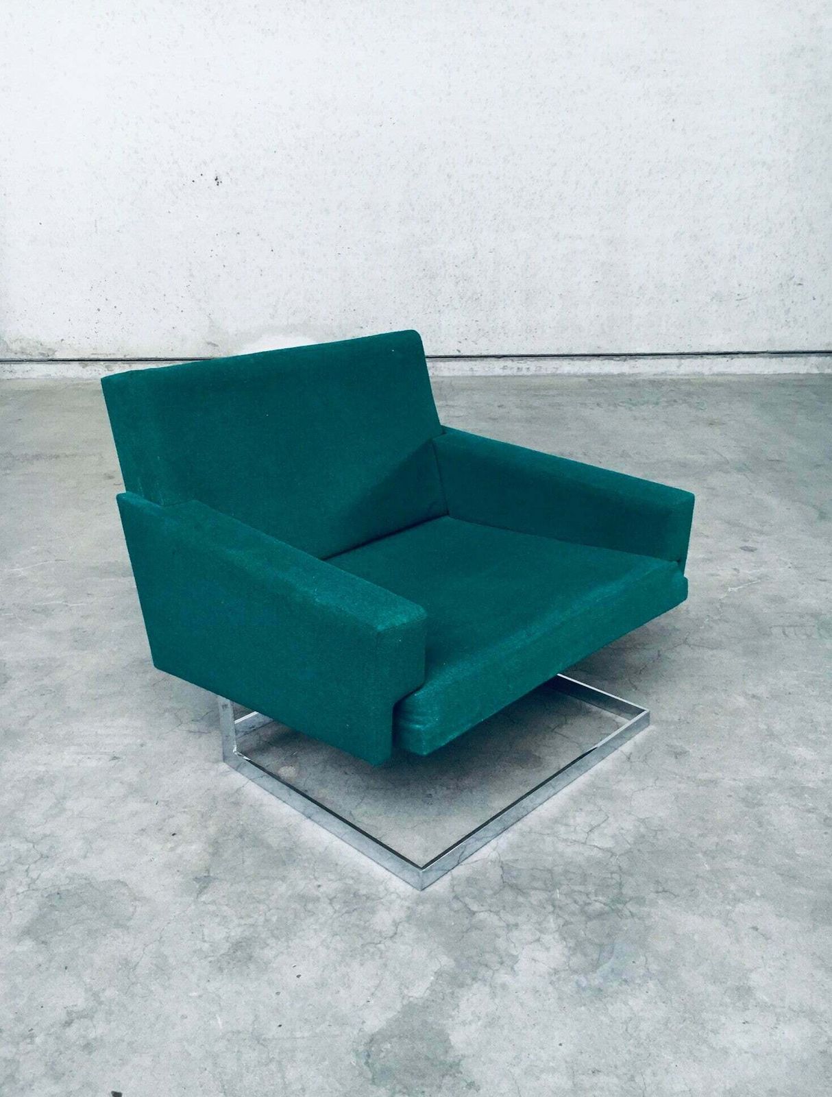 1960's Midcentury Modern Belgian Design Floating Lounge Chair photo 1950.0