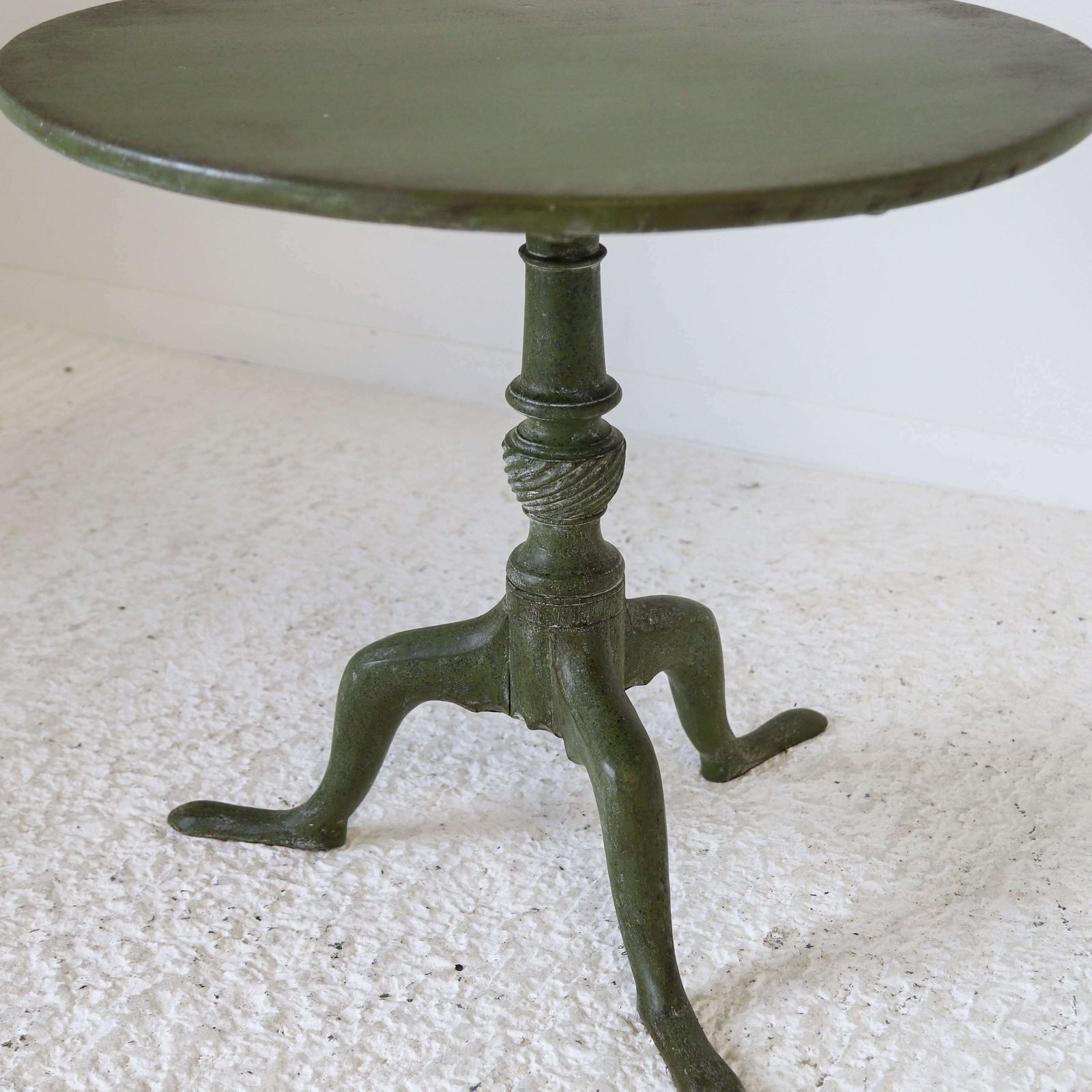 English Georgian Period Provincial Tripod Table With Later Paint photo vinterior