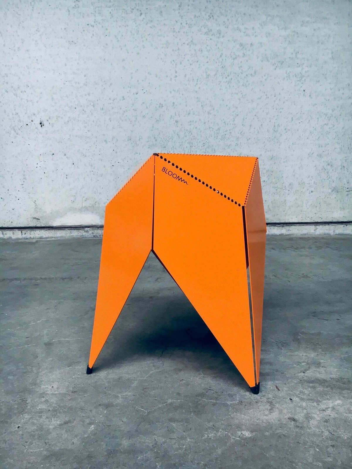 photo furniture Rare Dutch School Design Project "Bloomm" Origami Side Table