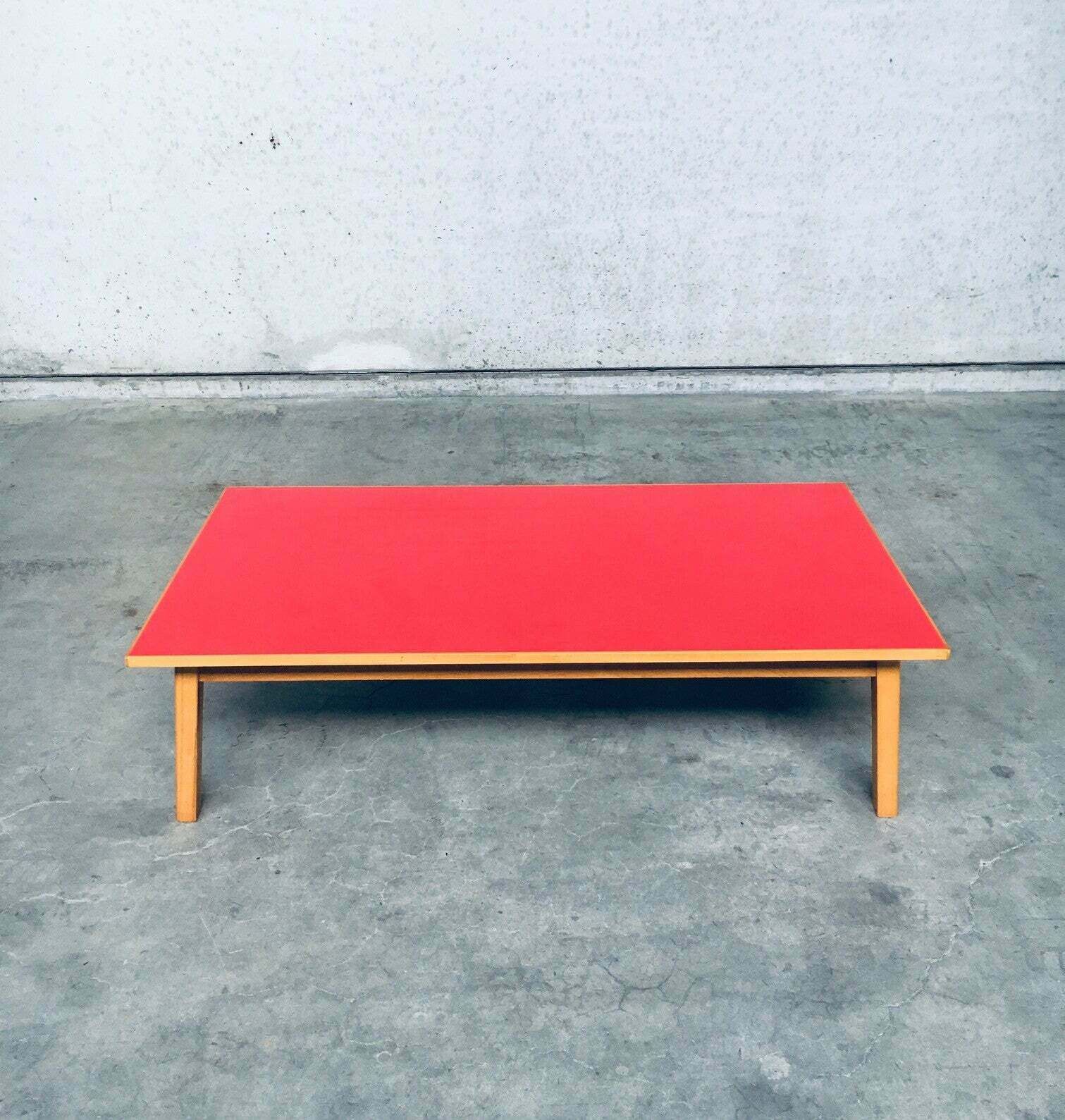 photo furniture Mid Century Design Rode Salontafel, Jaren 1950, België