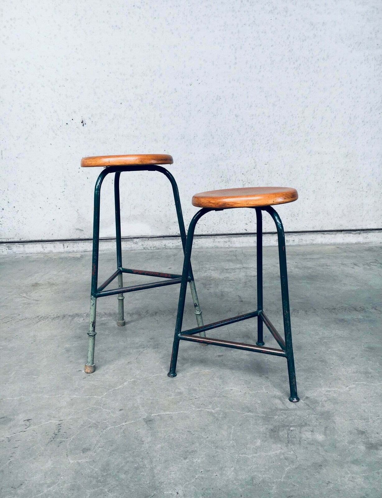 Groene Driepoot Krukkenset, Industrieel Design, België, Ca. Jaren 1950 photo furniture