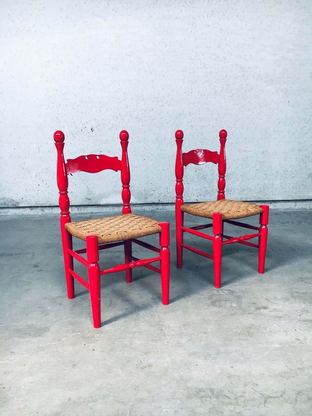 photo for sale Scandinavische Landelijke Stijl Stoelen In Rood, Zweden Ca. Jaren 1960