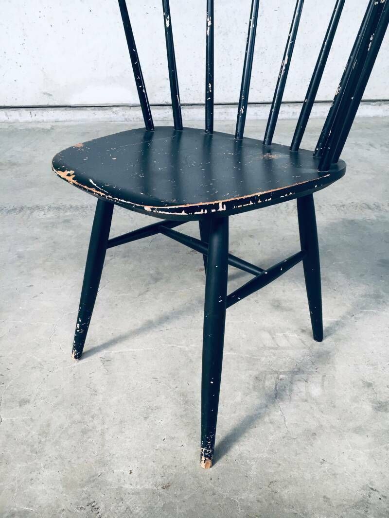 photo vintage Midcentury Scandinavian Design Curved Spindle Back Side Chair, 1960's Denmark