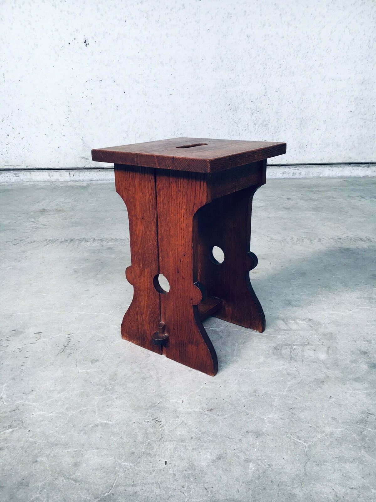 Amsterdamse School Design Eiken Kruk Met Handvat, Jaren 1920, Nederland