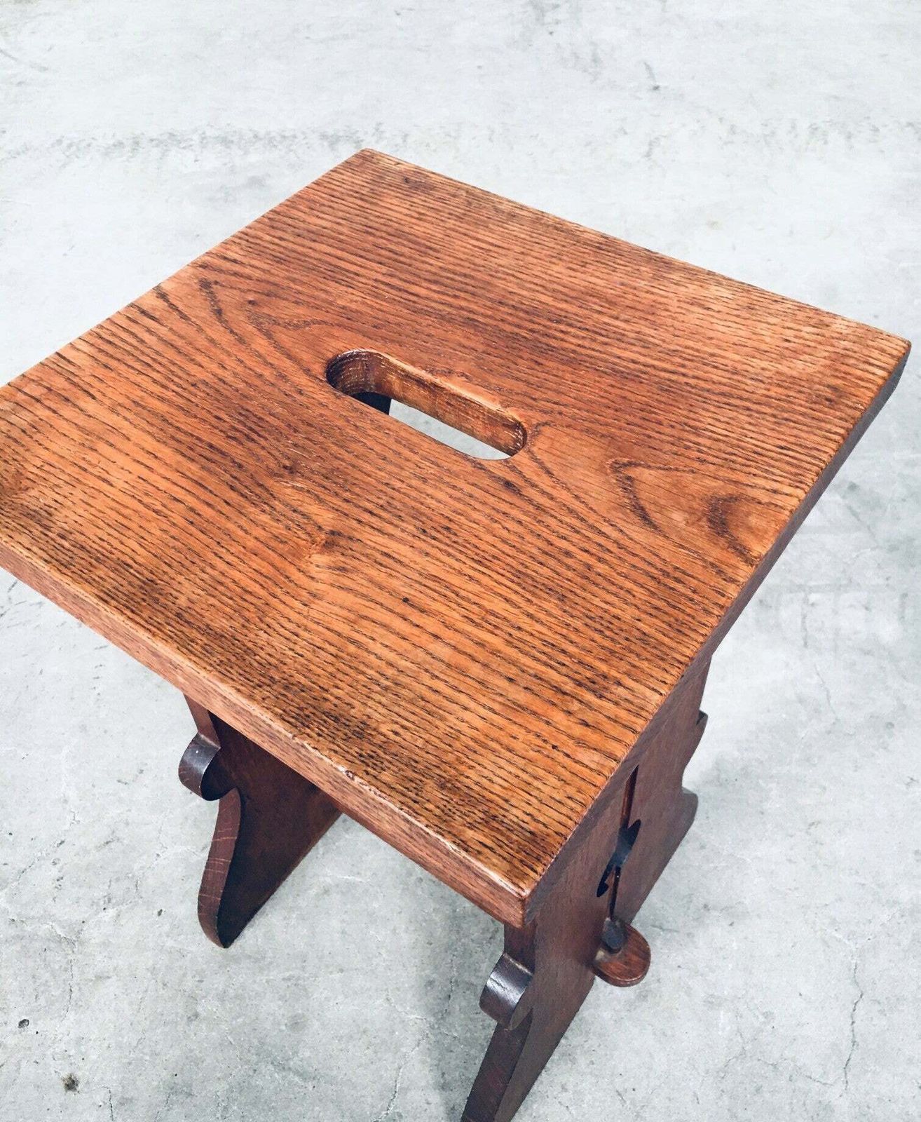 585.0 Amsterdamse School Design Eiken Kruk Met Handvat, Jaren 1920, Nederland photo